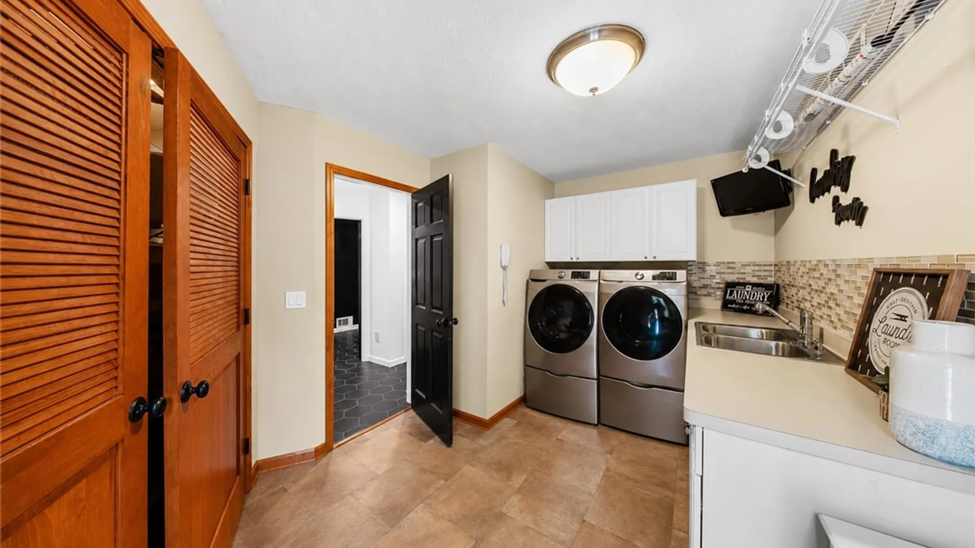 Property at 25 Country Wood Lndg, Greece, NY 14626 21