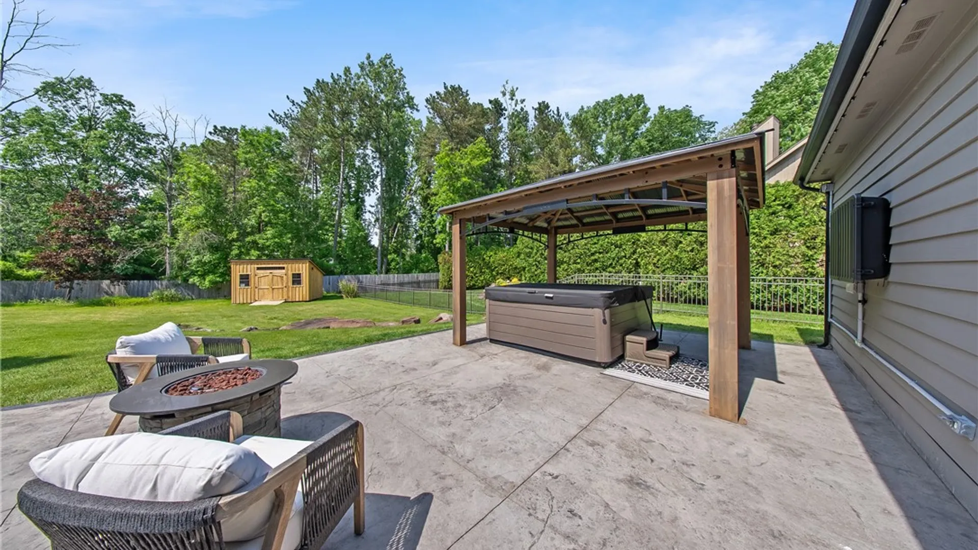 Property at 25 Country Wood Lndg, Greece, NY 14626 43