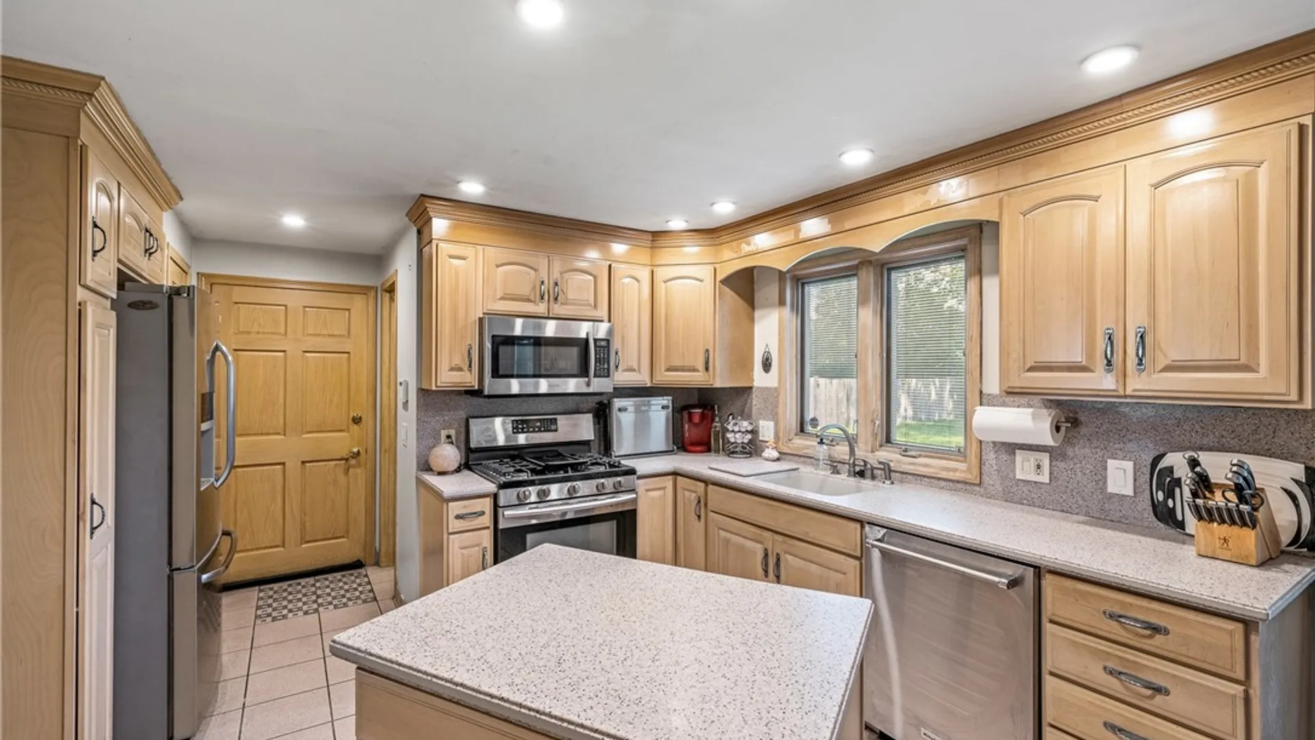 Property at 175 Parkhaven Drive, Amherst, NY 14228 10