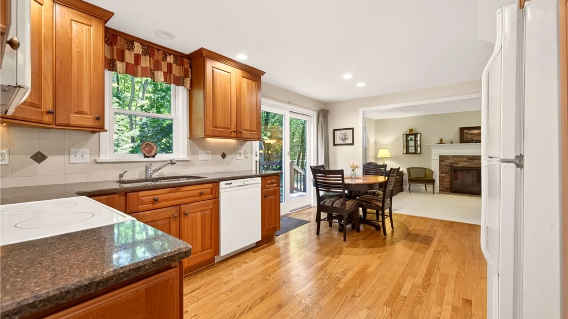Property at 1111 Everwild Vw, Webster, NY 14580 6
