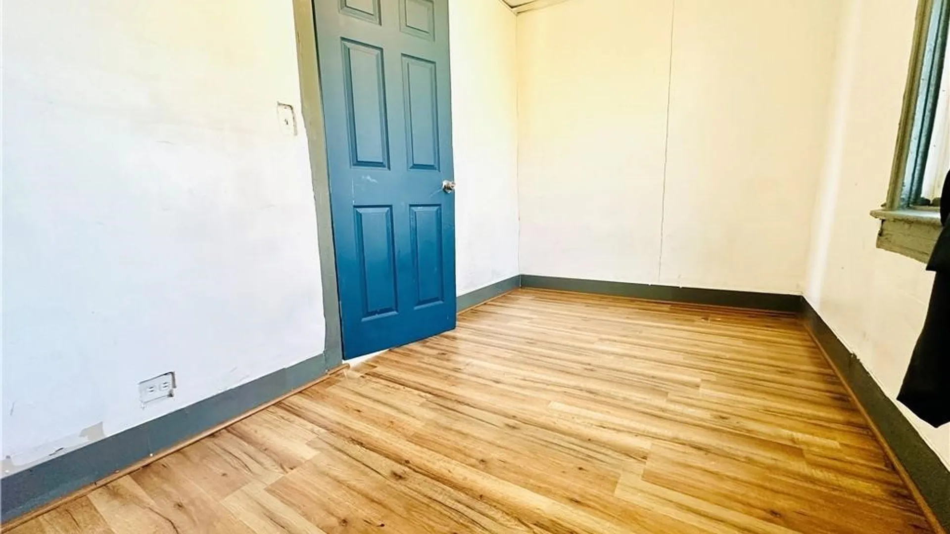 Property at 31 Earl Place, Buffalo, NY 14211 13