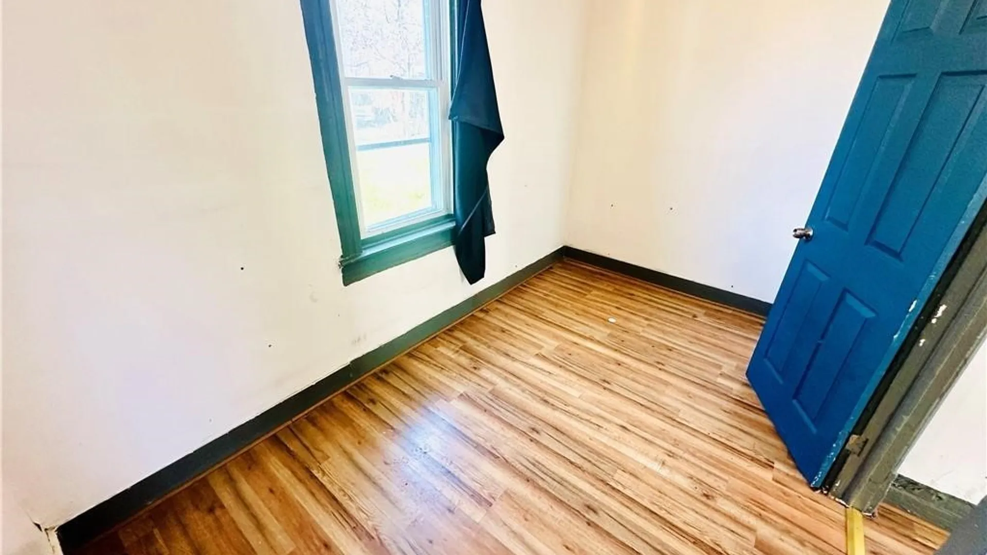 Property at 31 Earl Place, Buffalo, NY 14211 14