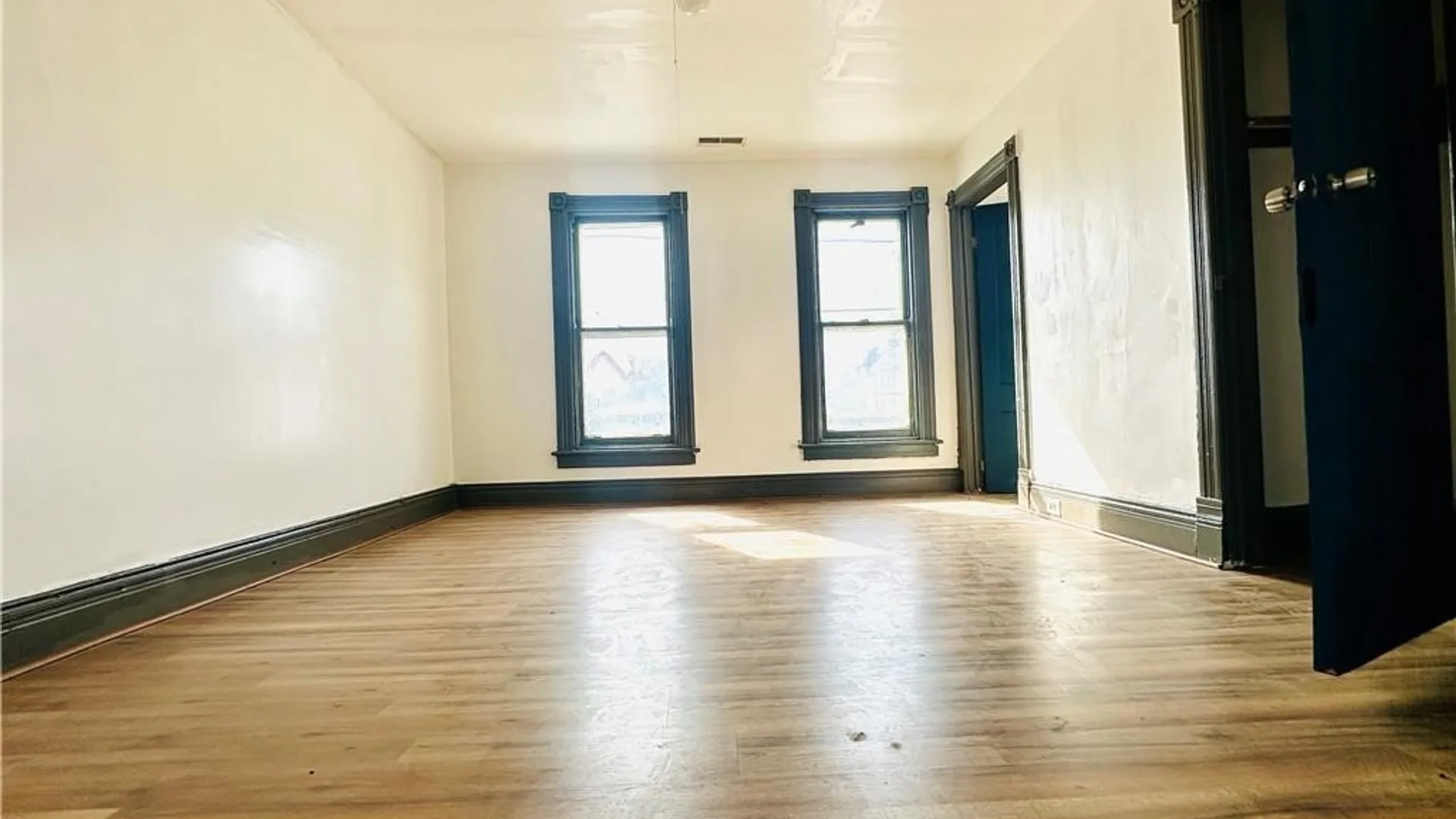 Property at 31 Earl Place, Buffalo, NY 14211 22