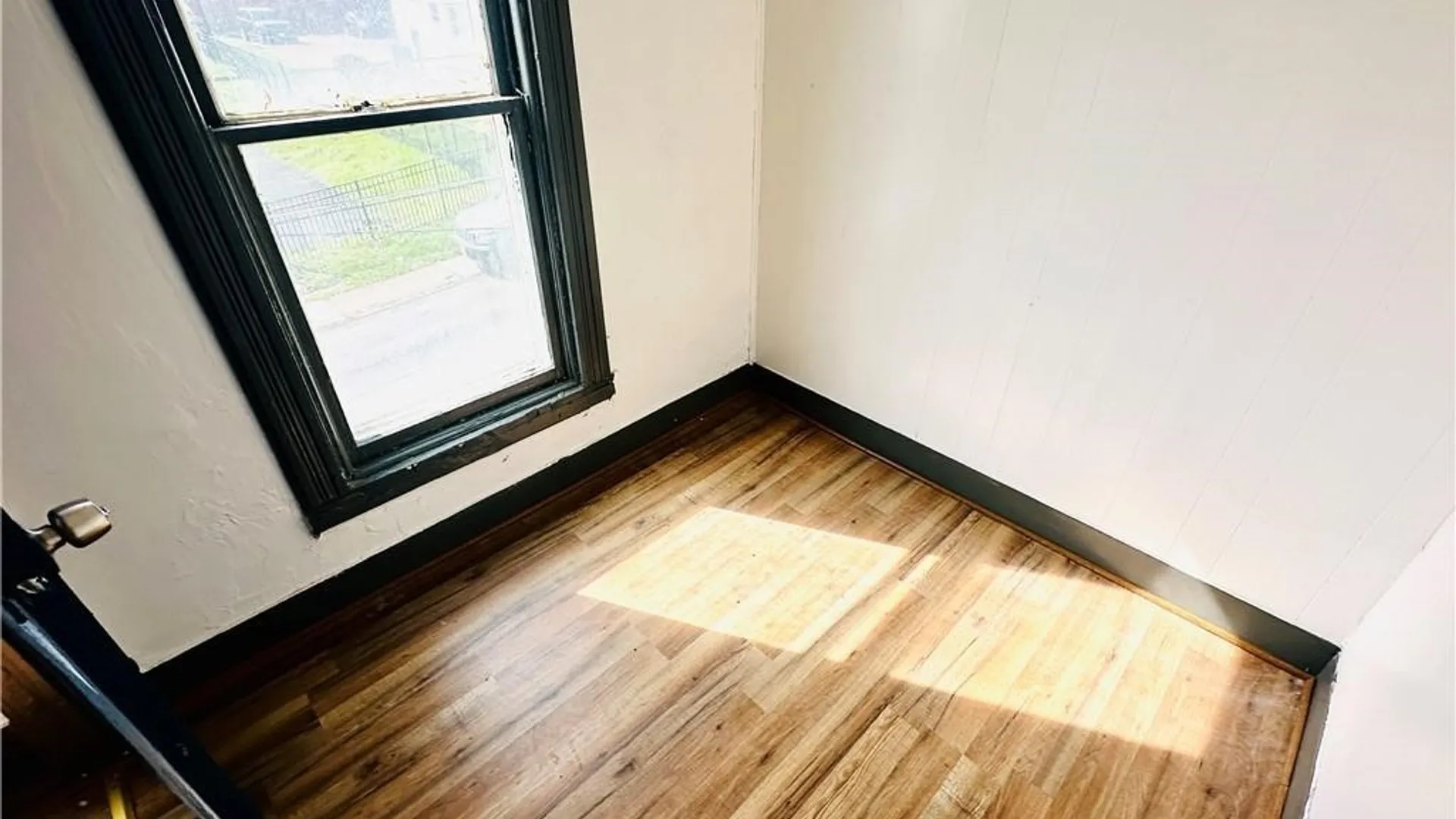 Property at 31 Earl Place, Buffalo, NY 14211 25