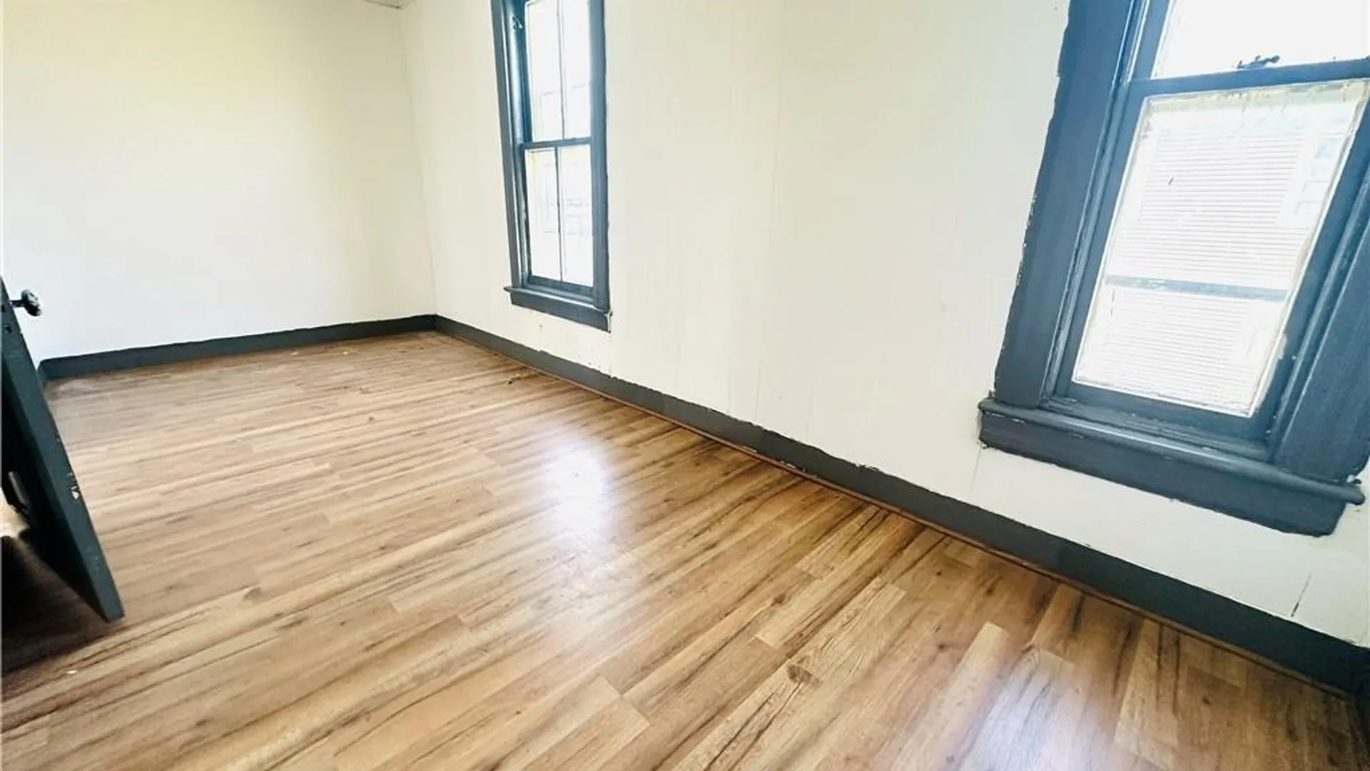 Property at 31 Earl Place, Buffalo, NY 14211 31