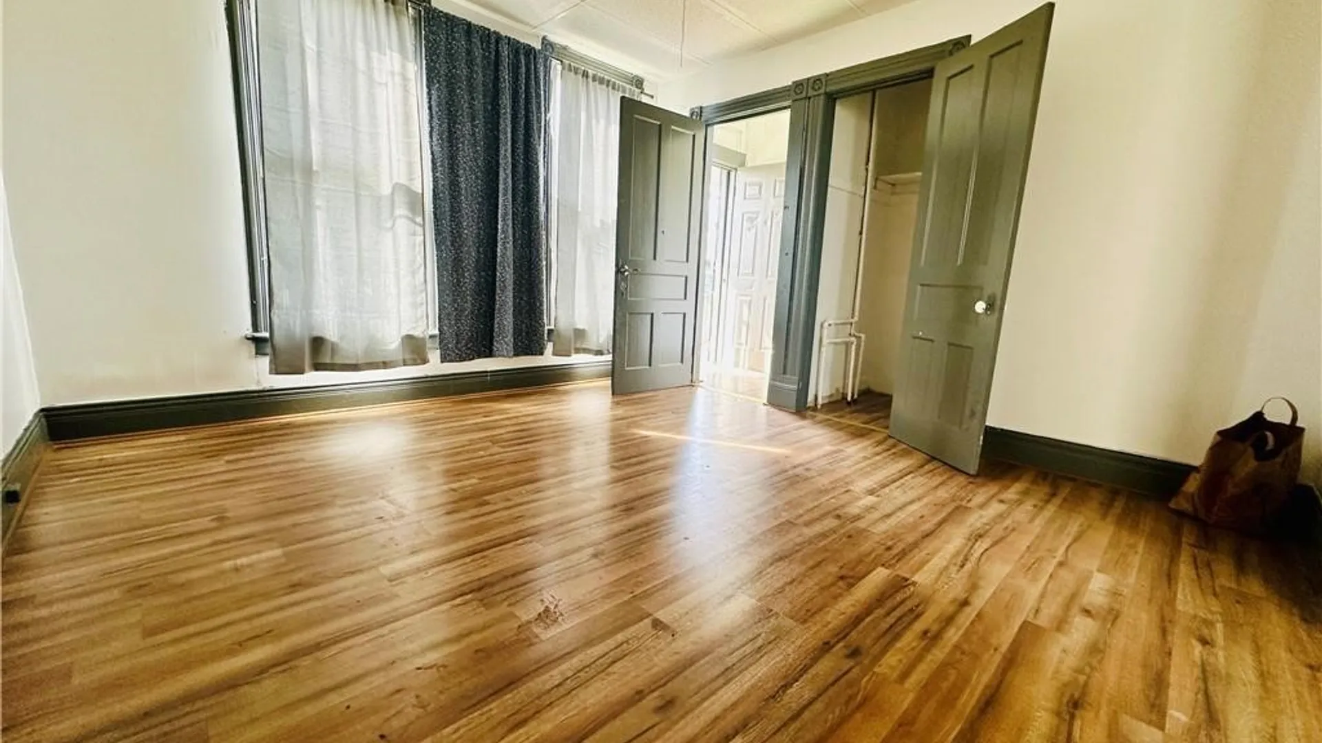 Property at 31 Earl Place, Buffalo, NY 14211 8