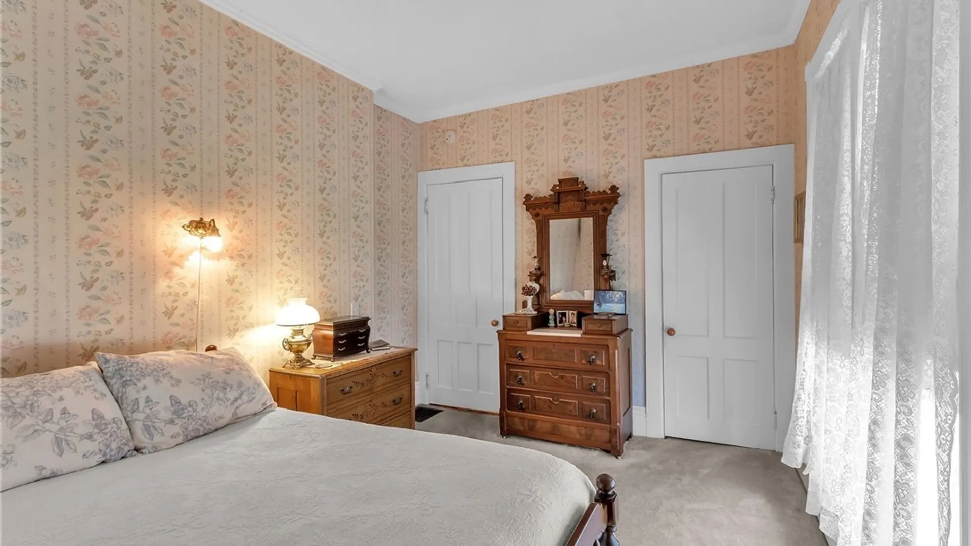 Property at 122 Pleasant Avenue, Lancaster, NY 14086 32