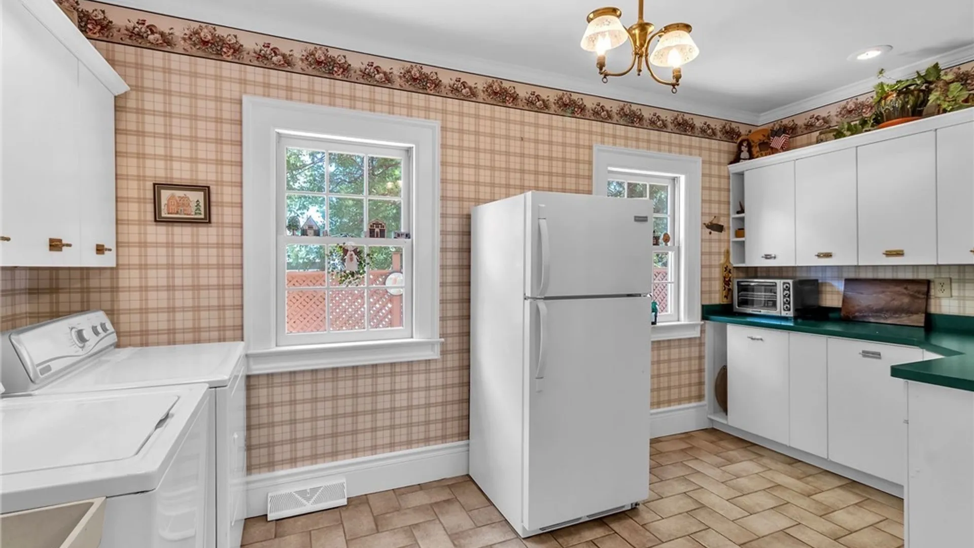 Property at 122 Pleasant Avenue, Lancaster, NY 14086 33