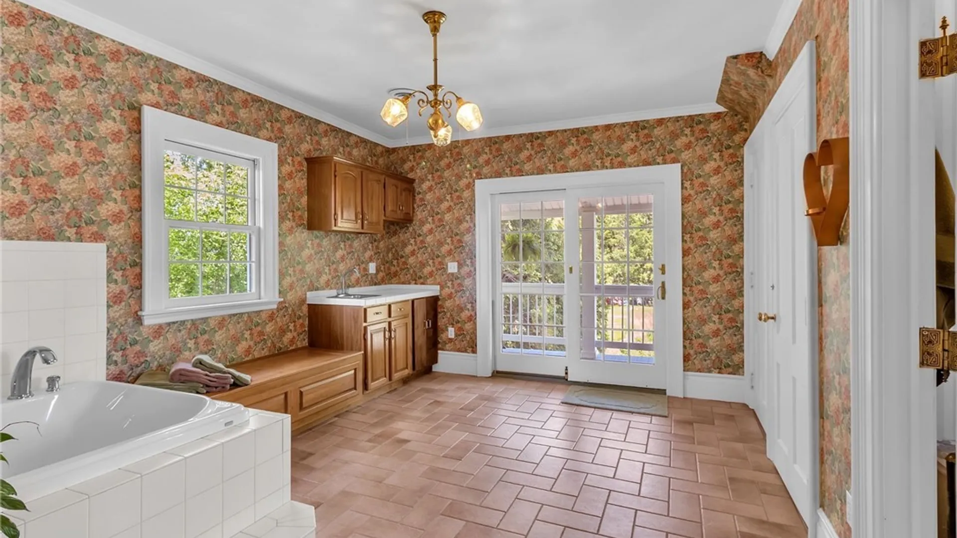 Property at 122 Pleasant Avenue, Lancaster, NY 14086 41