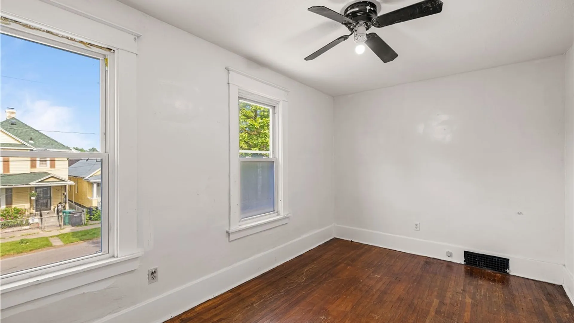 Property at 433 20th Street, Niagara Falls, NY 14303 4