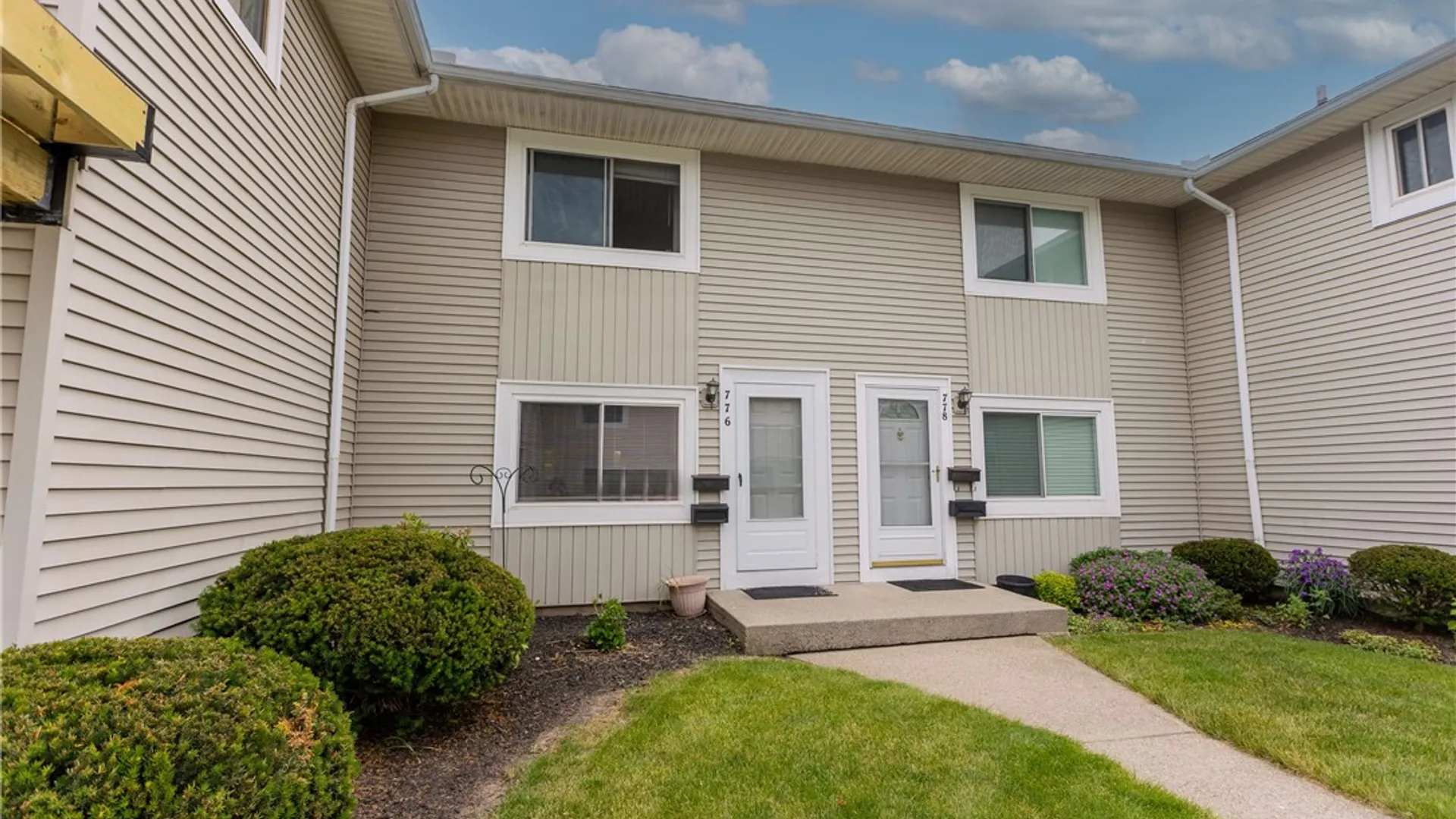 Property at 776 Eastbrooke Lane, Brighton, NY 14618 2