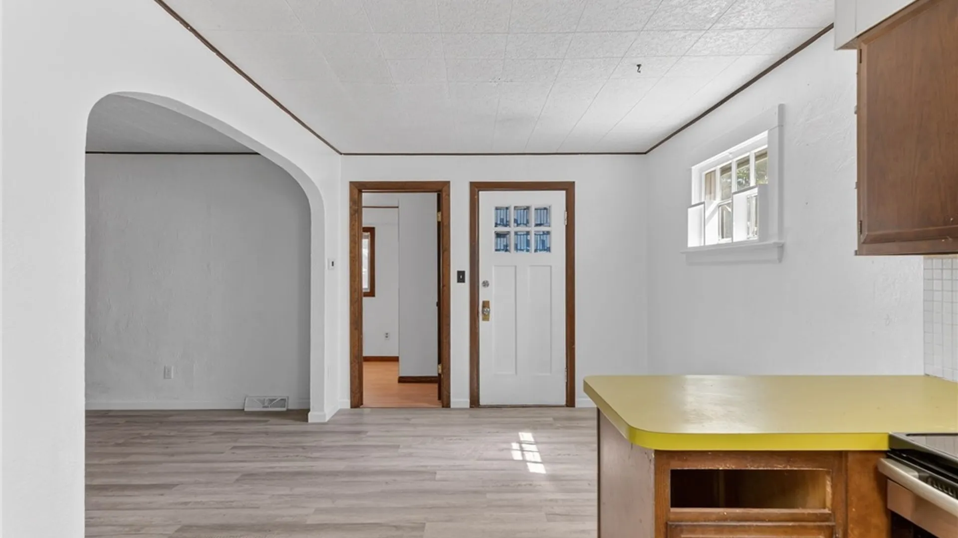 Property at 3041 Falls Street, Niagara Falls, NY 14303 5