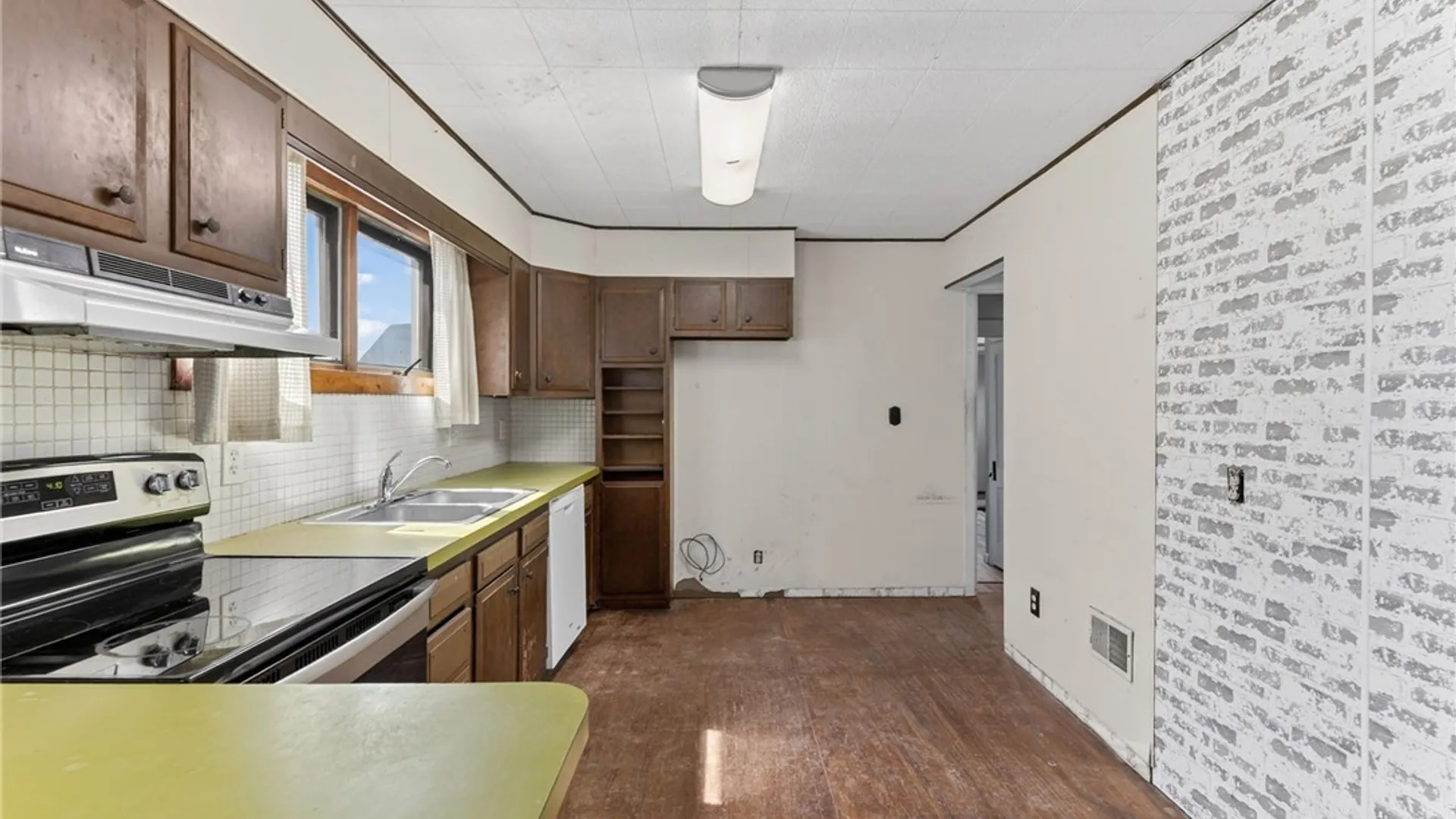 Property at 3041 Falls Street, Niagara Falls, NY 14303 9