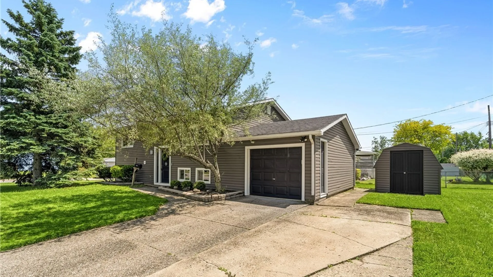 Property at 32 Sylvia Drive, Cheektowaga, NY 14043 30