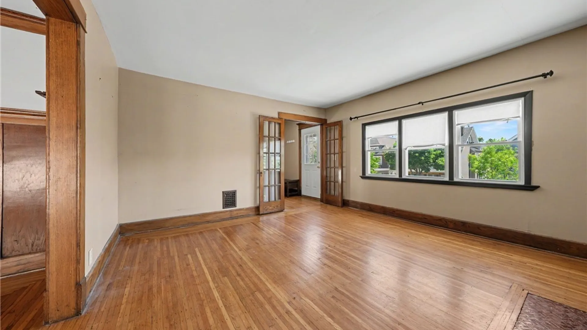 Property at 35 Elmview Place, Buffalo, NY 14207 17