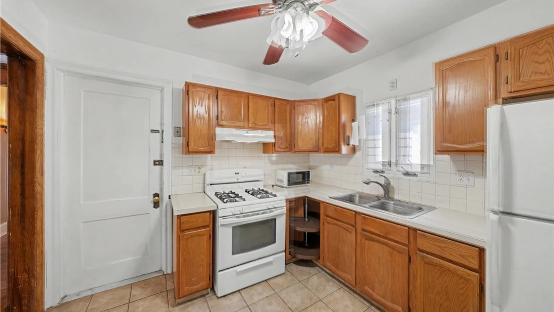 Property at 35 Elmview Place, Buffalo, NY 14207 18