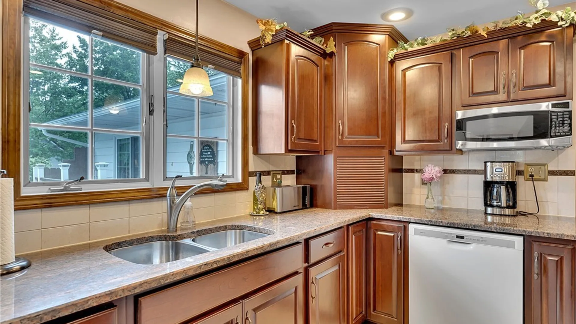 Property at 4 Mark Lane, Evans, NY 14006 29