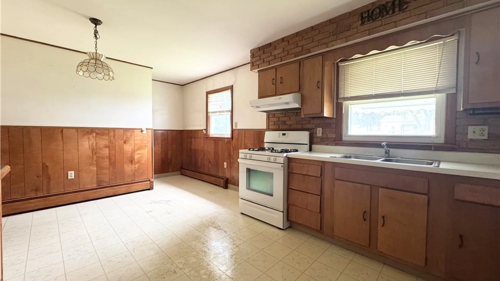 Property at 19 Meadowbrook Drive, Auburn, NY 13021 8