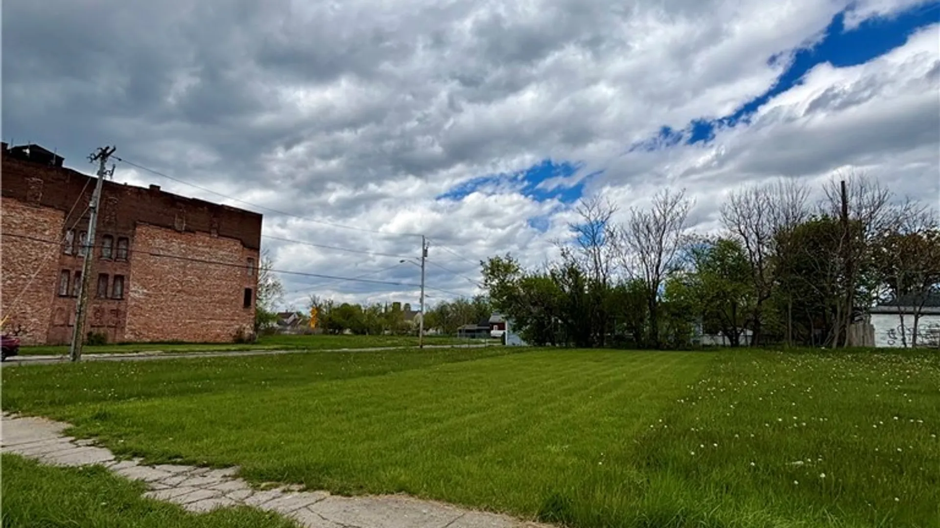 Property at 746 William St, Buffalo, NY 14206 3