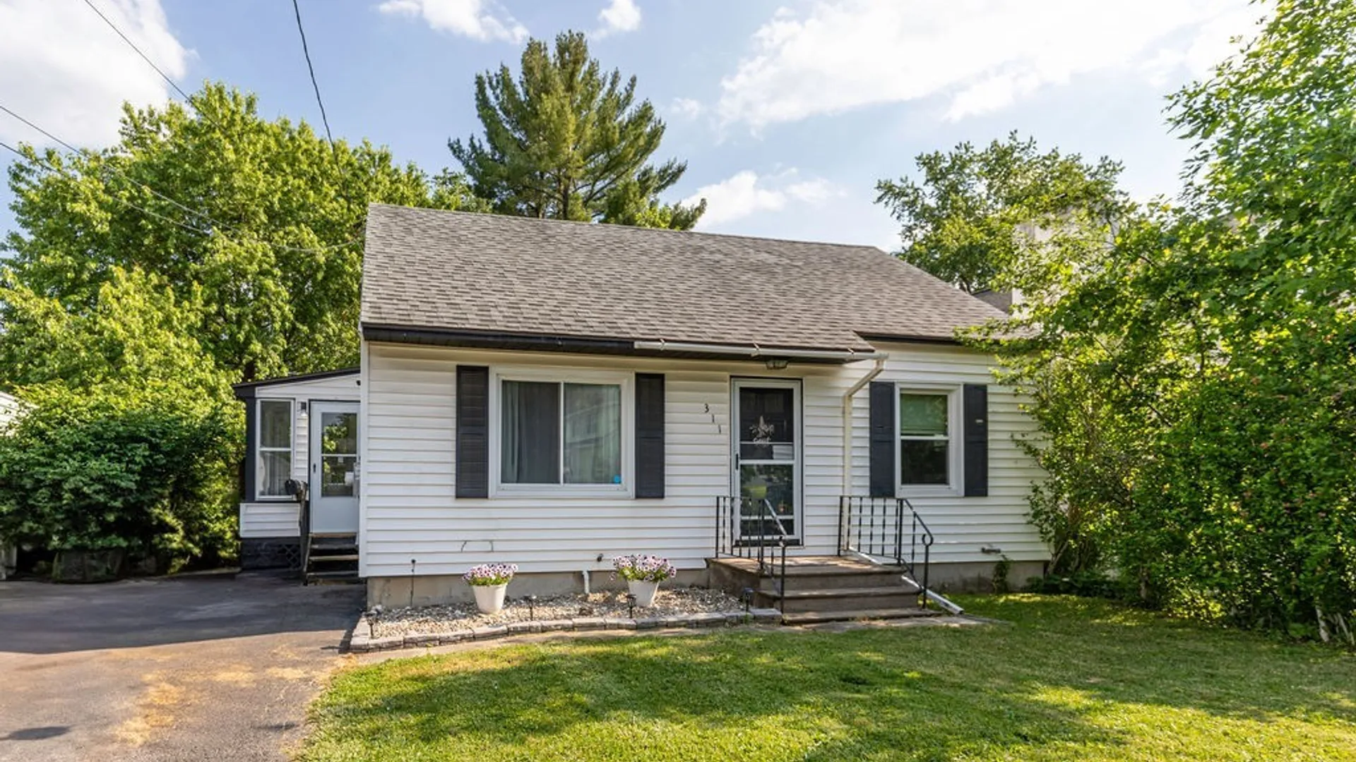 Property at 311 Garden City Drive, Salina, NY 13211 2