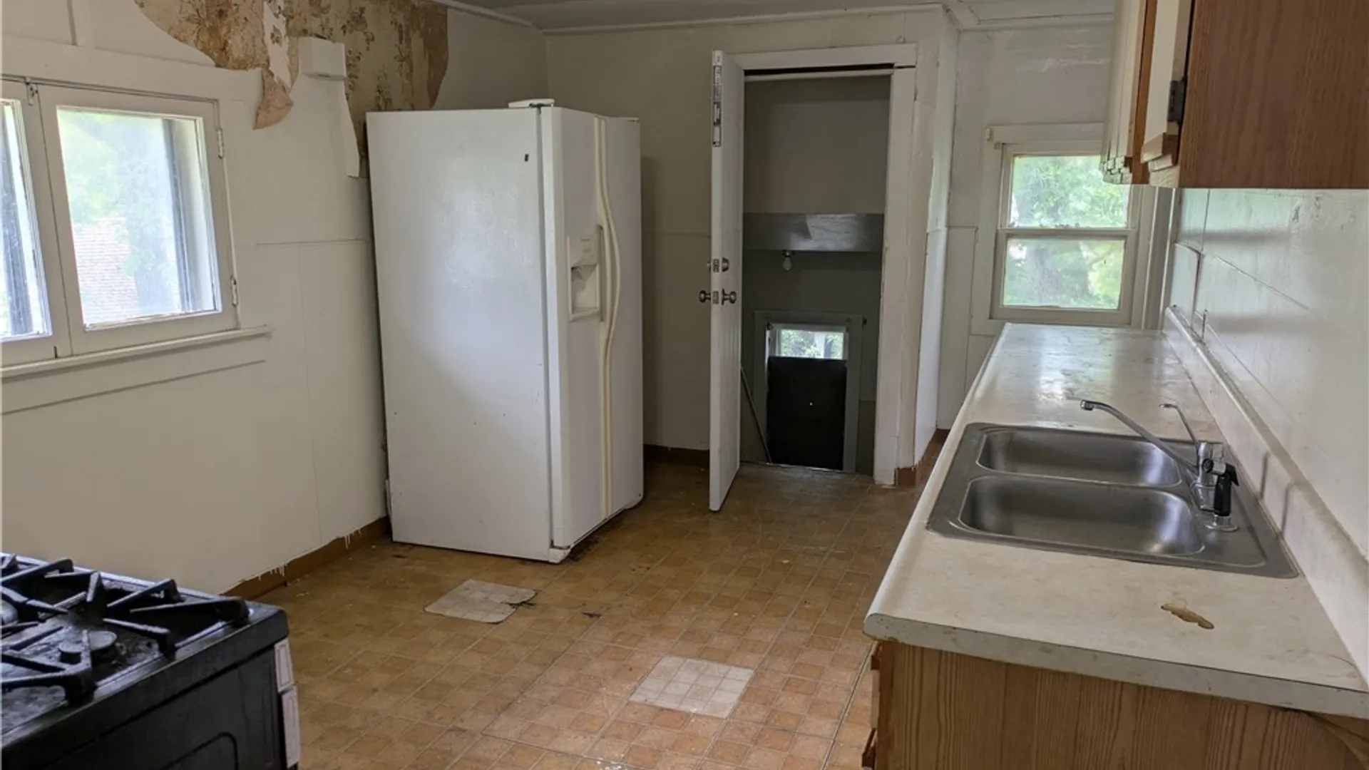 Property at 114 Manhattan Avenue, Buffalo, NY 14215 12