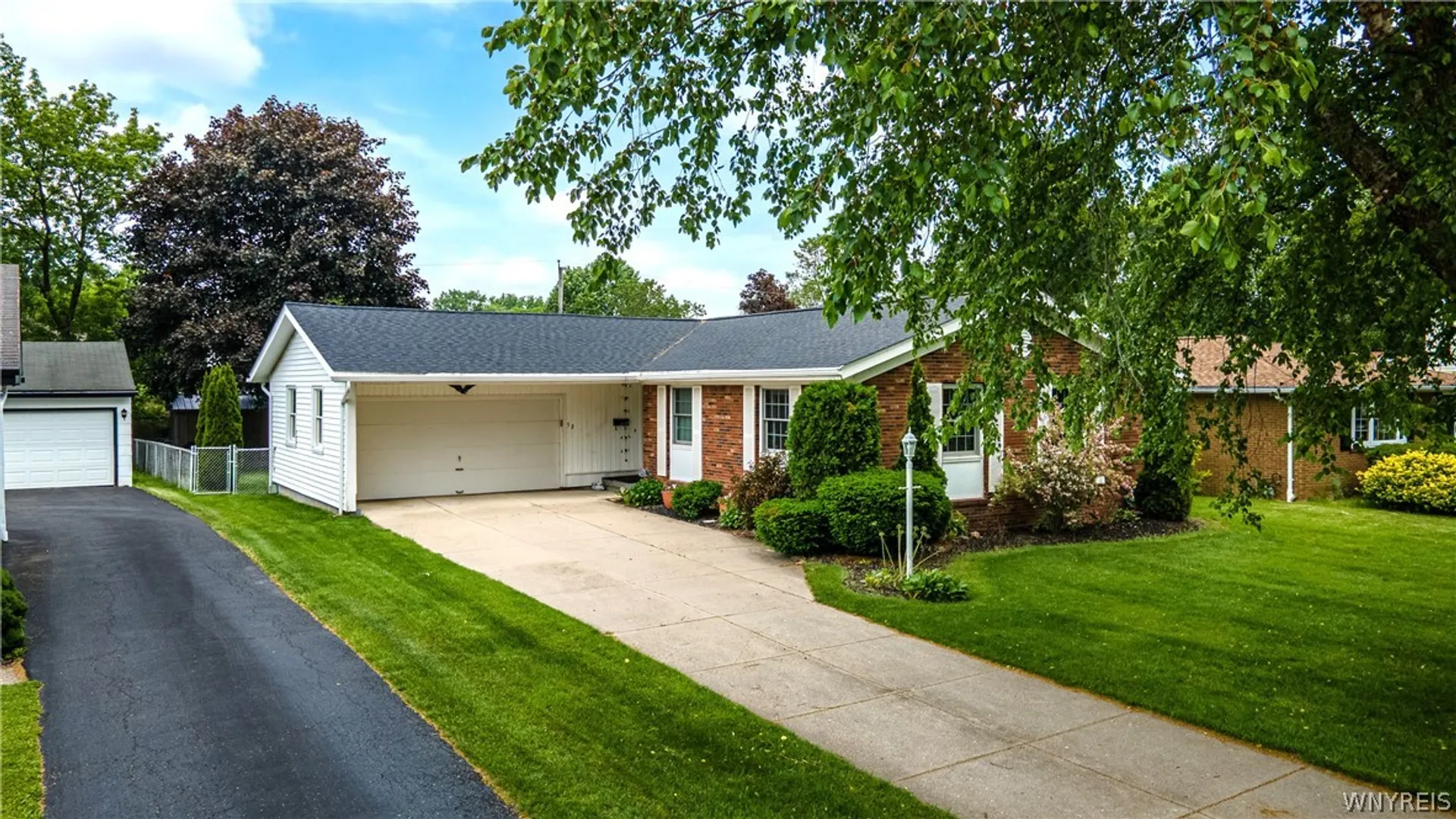 Property at 52 Bucyrus Drive, Amherst, NY 14228 2