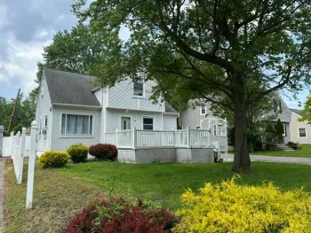 20 Warren Avenue, West Seneca, NY 14224