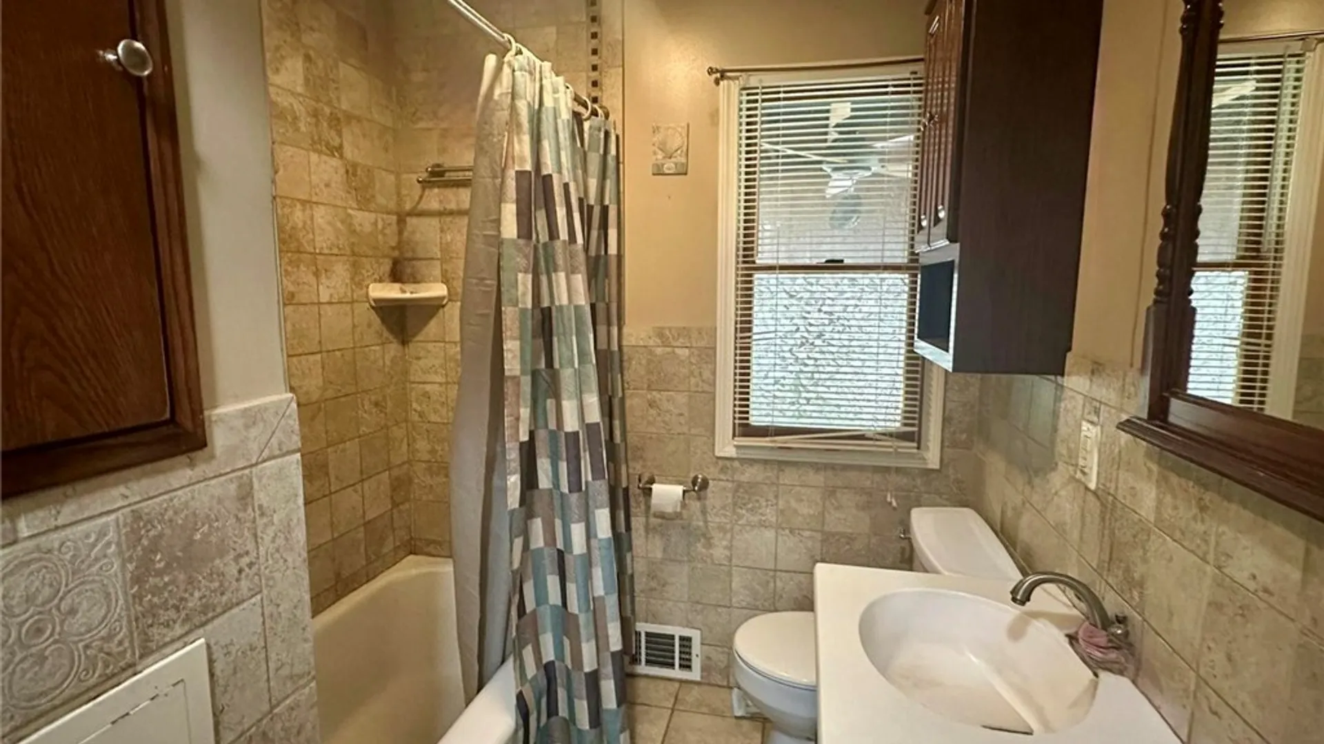 Property at 20 Warren Avenue, West Seneca, NY 14224 6