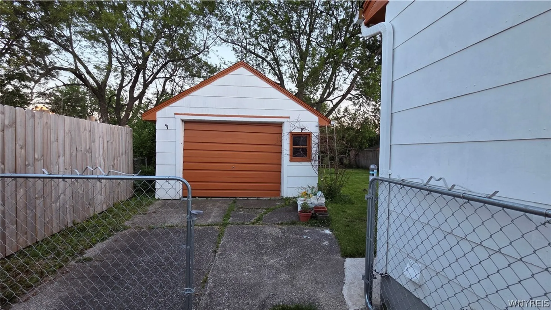 Property at 419 Cherokee Drive, Cheektowaga, NY 14225 37
