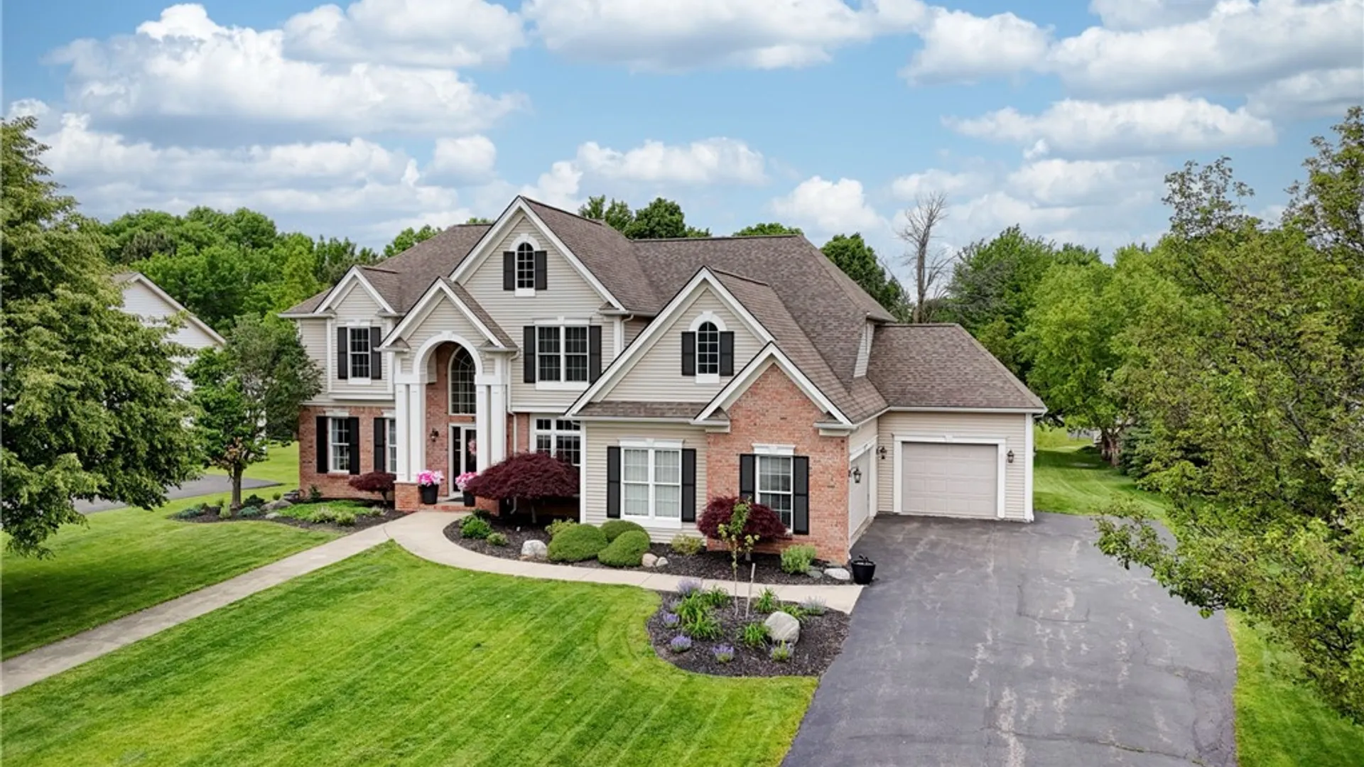 Property at 32 Watersong Trail, Penfield, NY 14580 3