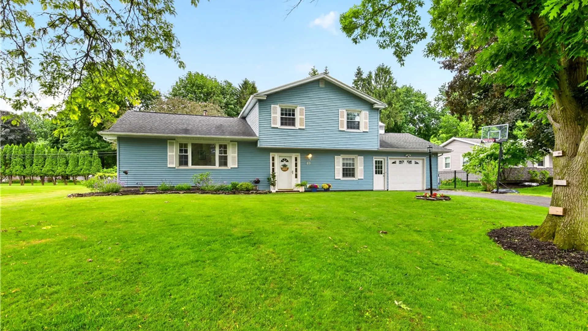 Property at 69 Brentwood Lane, Perinton, NY 14450 3