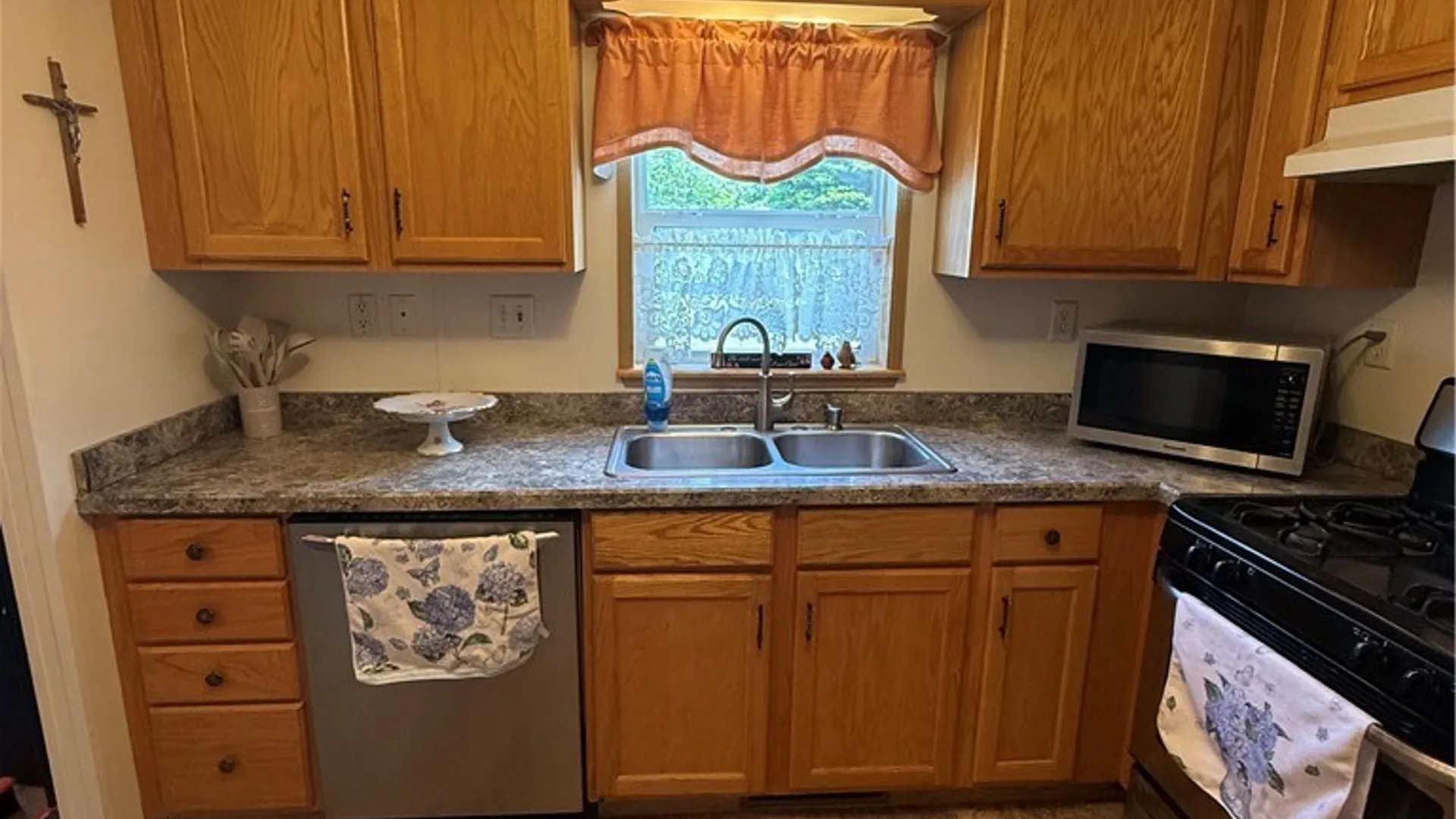 Property at 33 Norma Drive, New Hartford, NY 13323 44