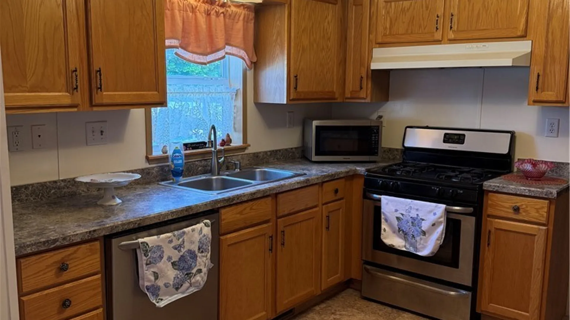 Property at 33 Norma Drive, New Hartford, NY 13323 7