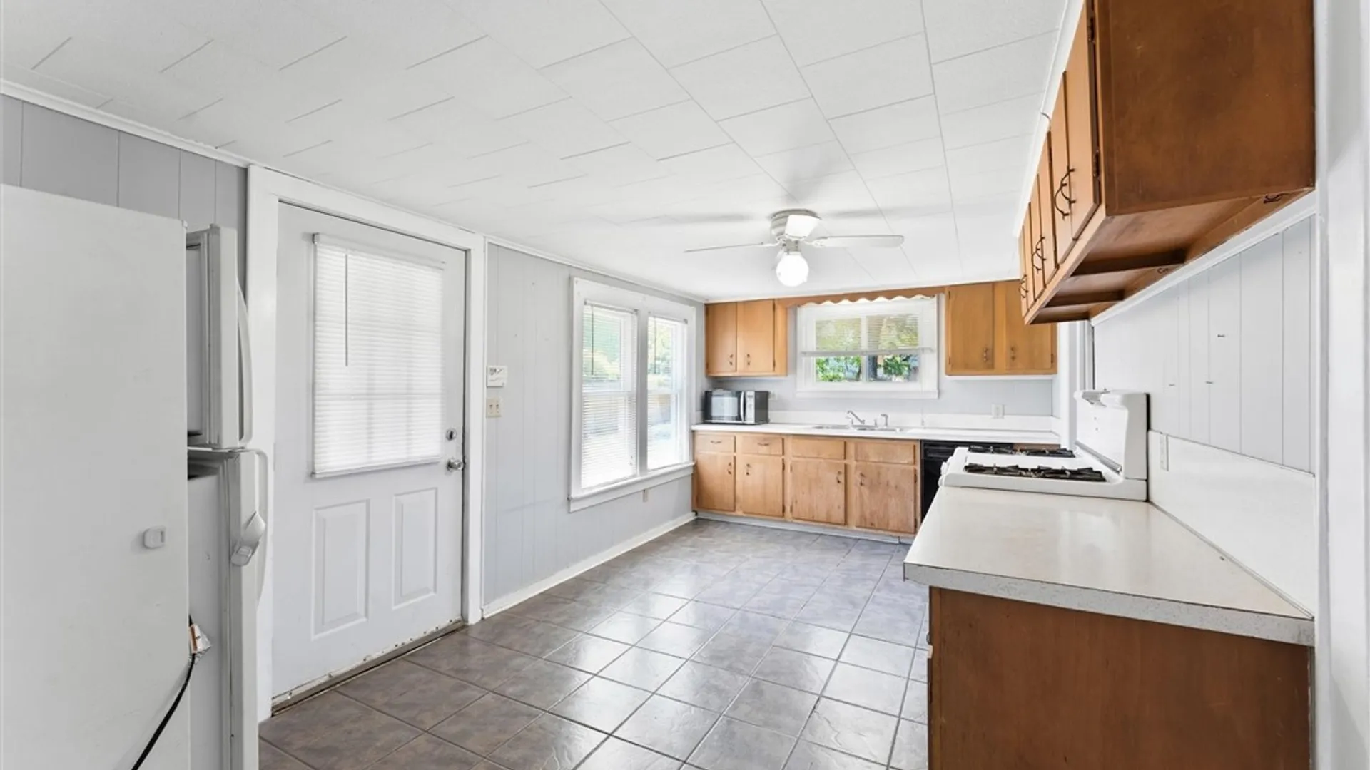 Property at 109 Germania Avenue, Camillus, NY 13219 9