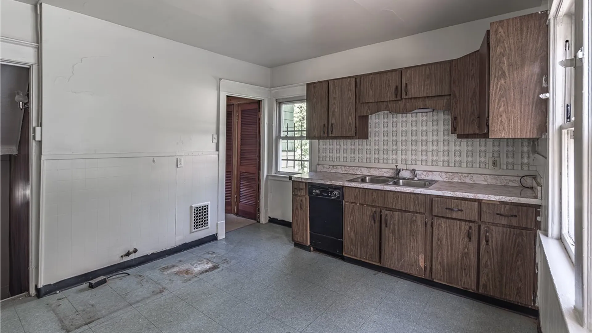 Property at 32 Schuele Avenue, Buffalo, NY 14215 15