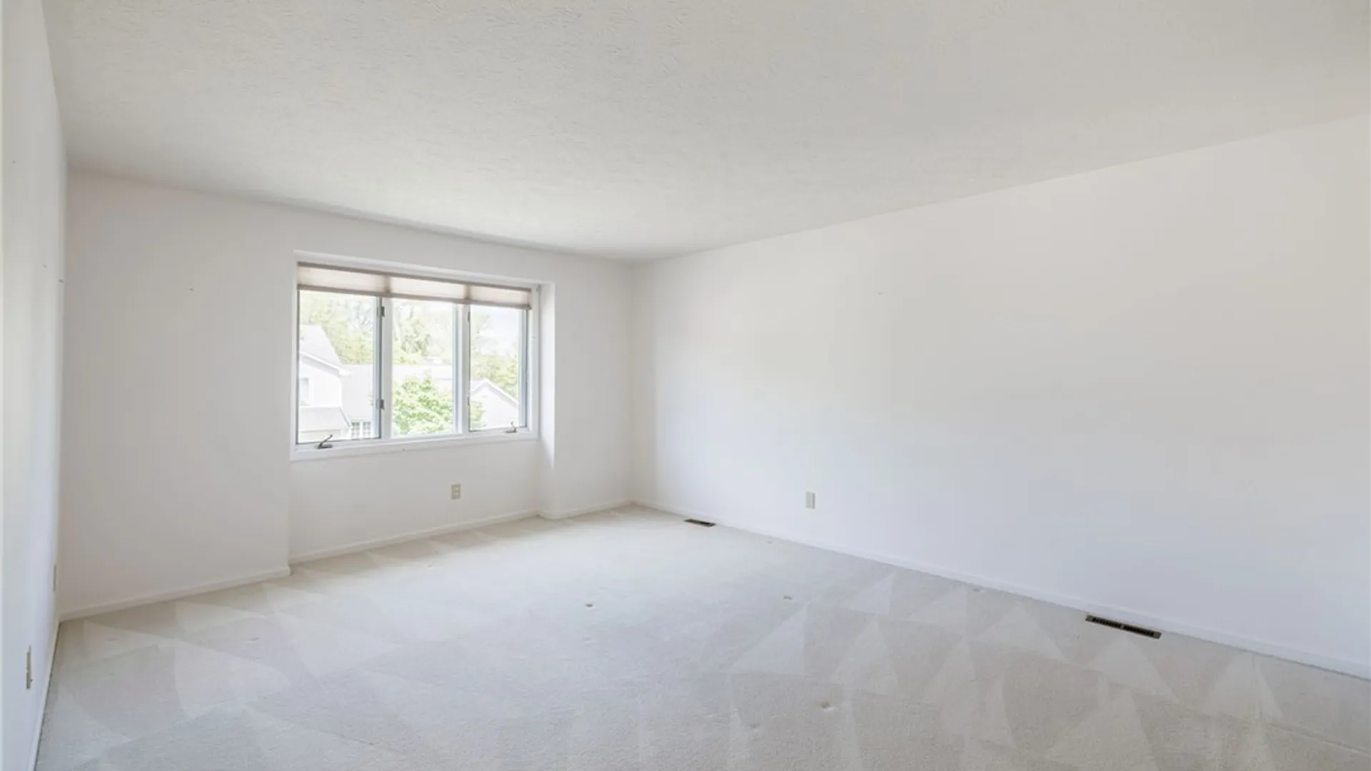 Property at 6 Chenin Run, Perinton, NY 14450 11