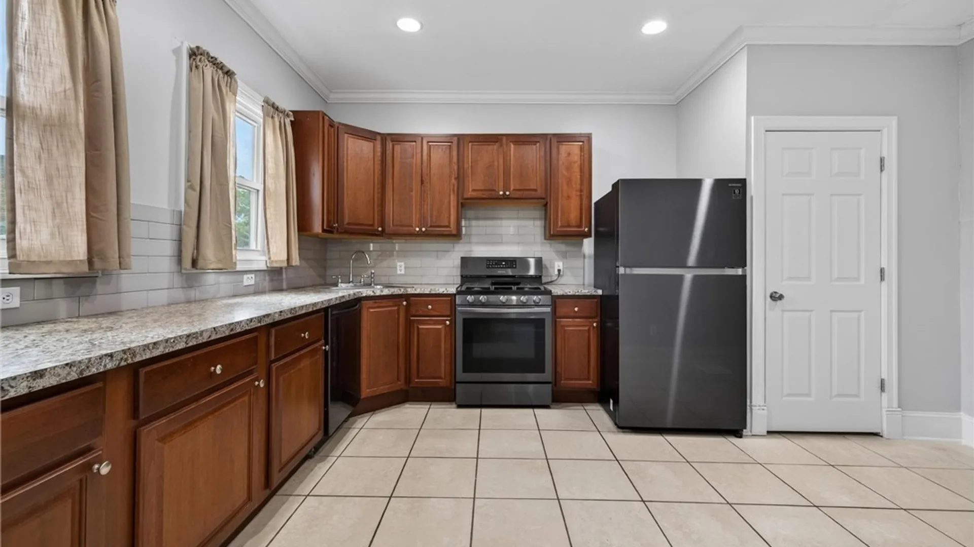 Property at 186 Riverside Avenue, Buffalo, NY 14207 15