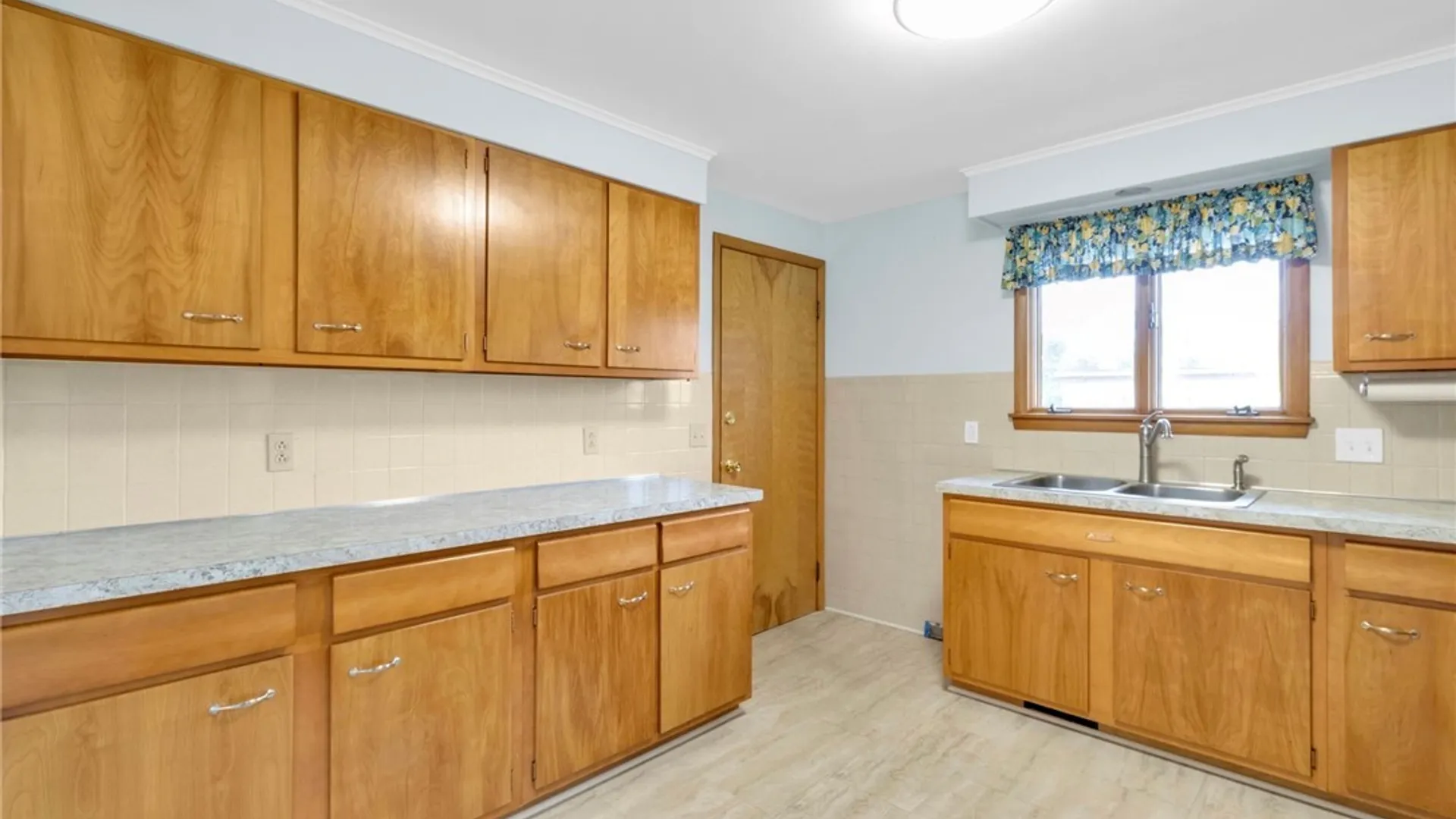 Property at 3700 Seneca Street, West Seneca, NY 14224 24