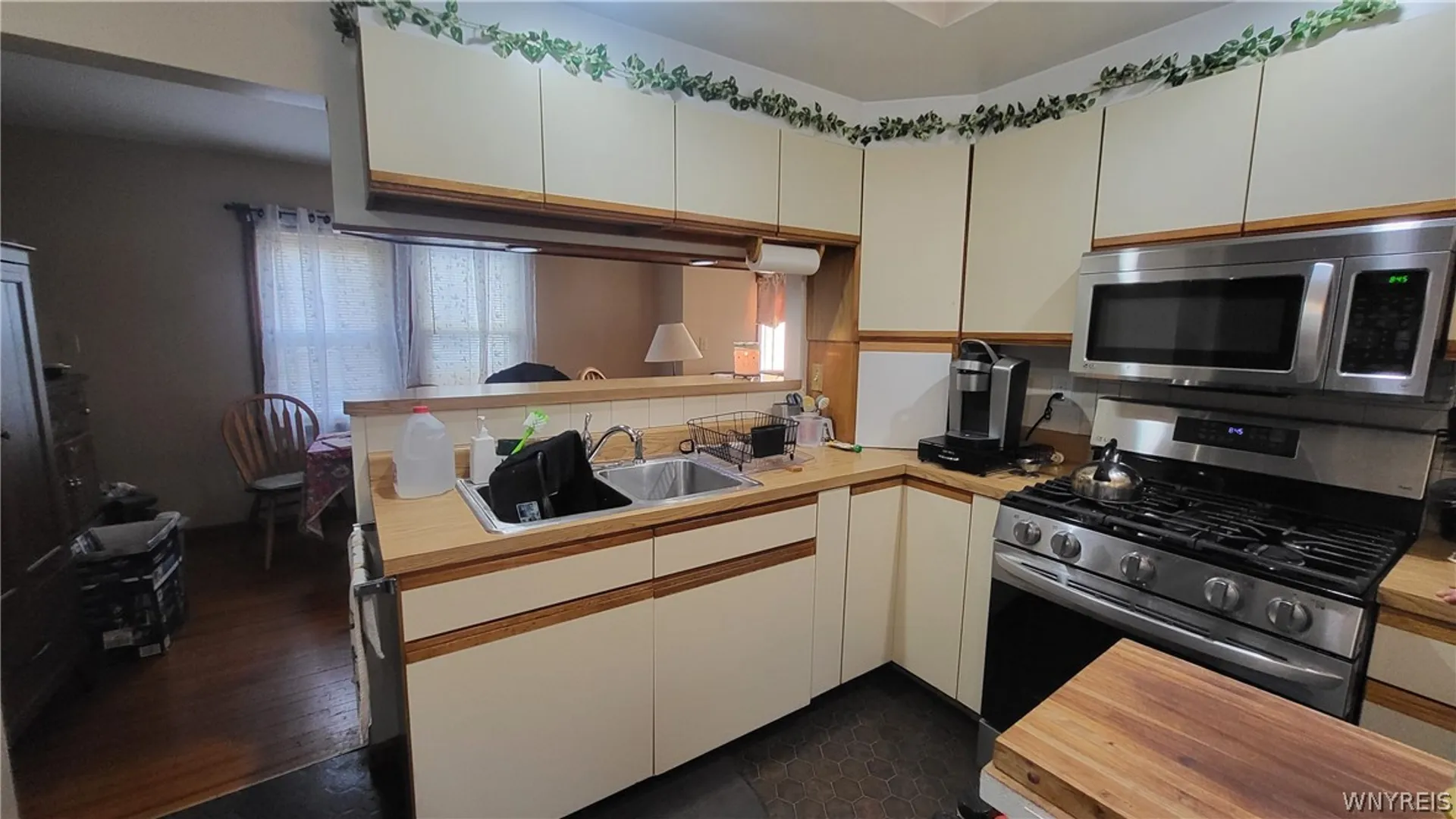 Property at 548 Marilla Street, Buffalo, NY 14220 8