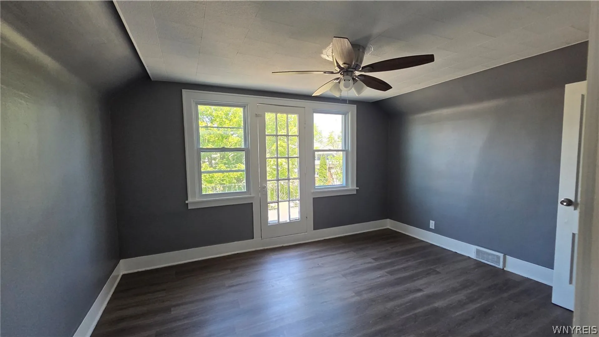 Property at 687 Lasalle Avenue, Buffalo, NY 14215 27