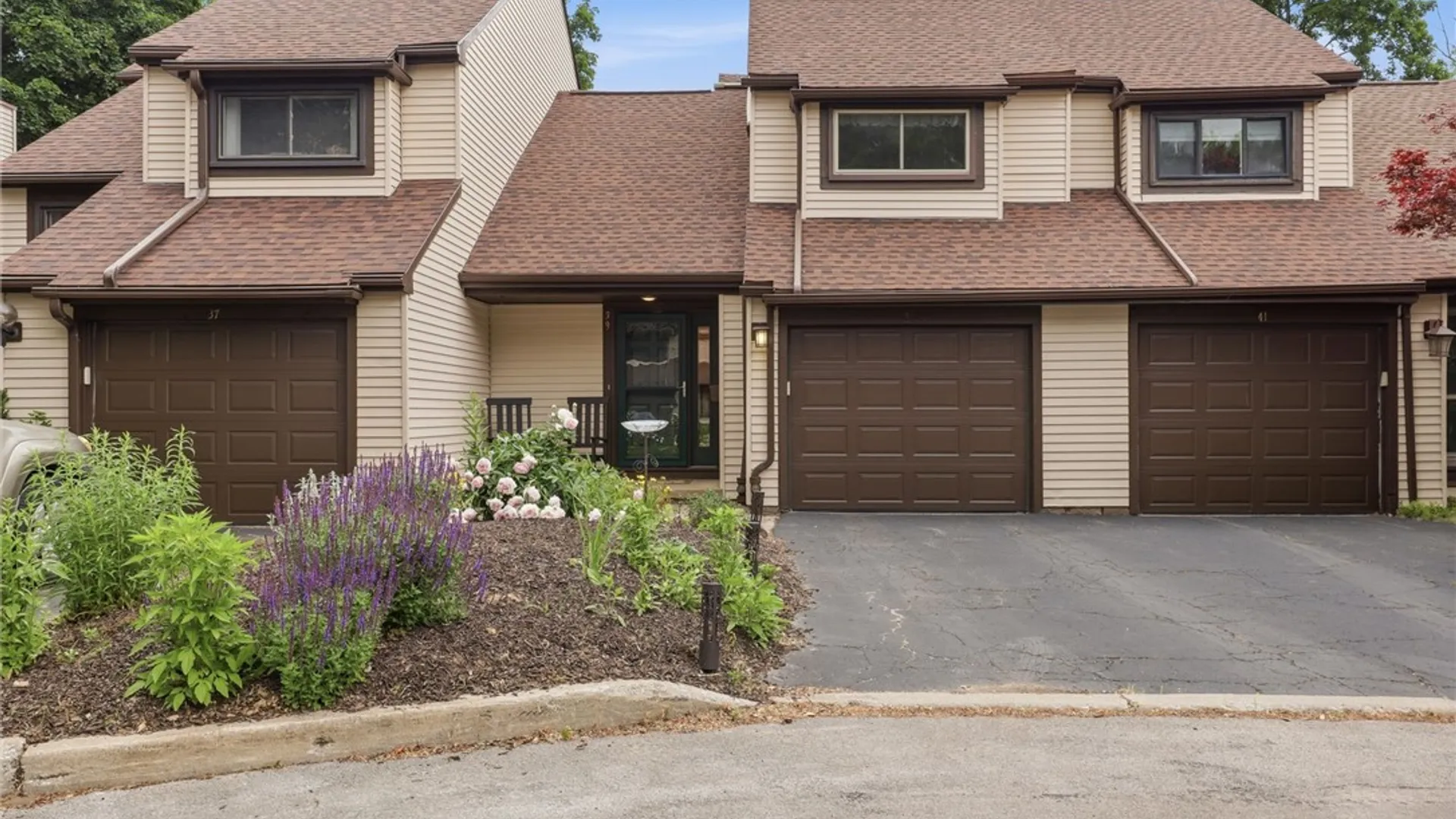 Property at 39 Menlo Pl, Rochester, NY 14620 2
