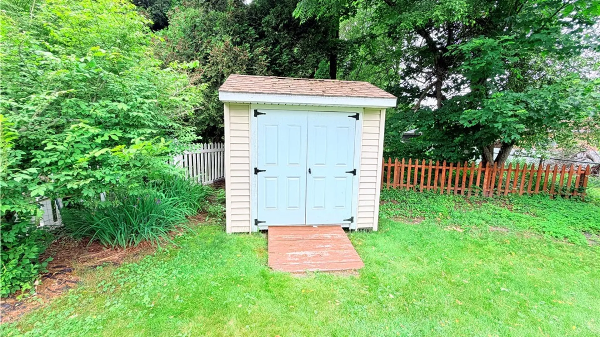 Property at 4573 Marie Drive, Hamburg, NY 14075 36
