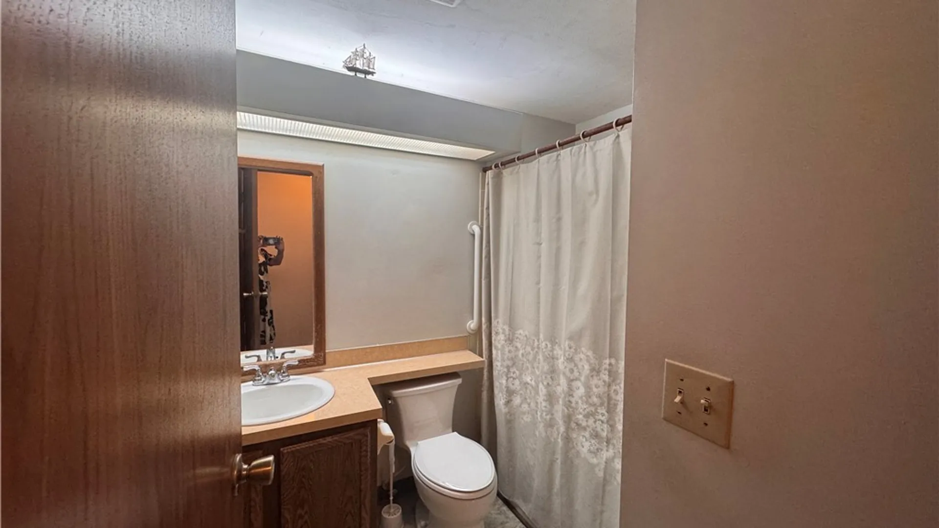 Property at 6 Fruitwood Drive, Salina, NY 13090 14