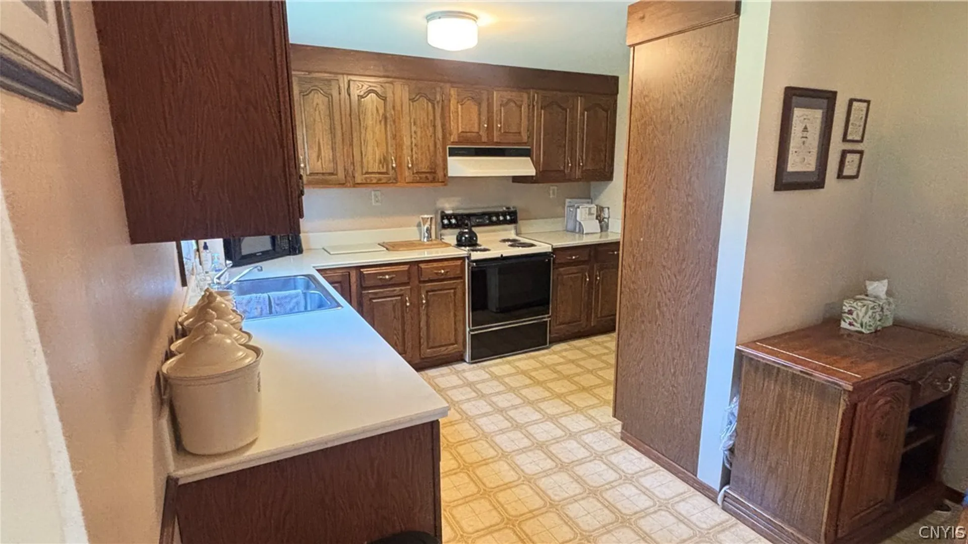 Property at 8190 Mantova Drive, Clay, NY 13041 6