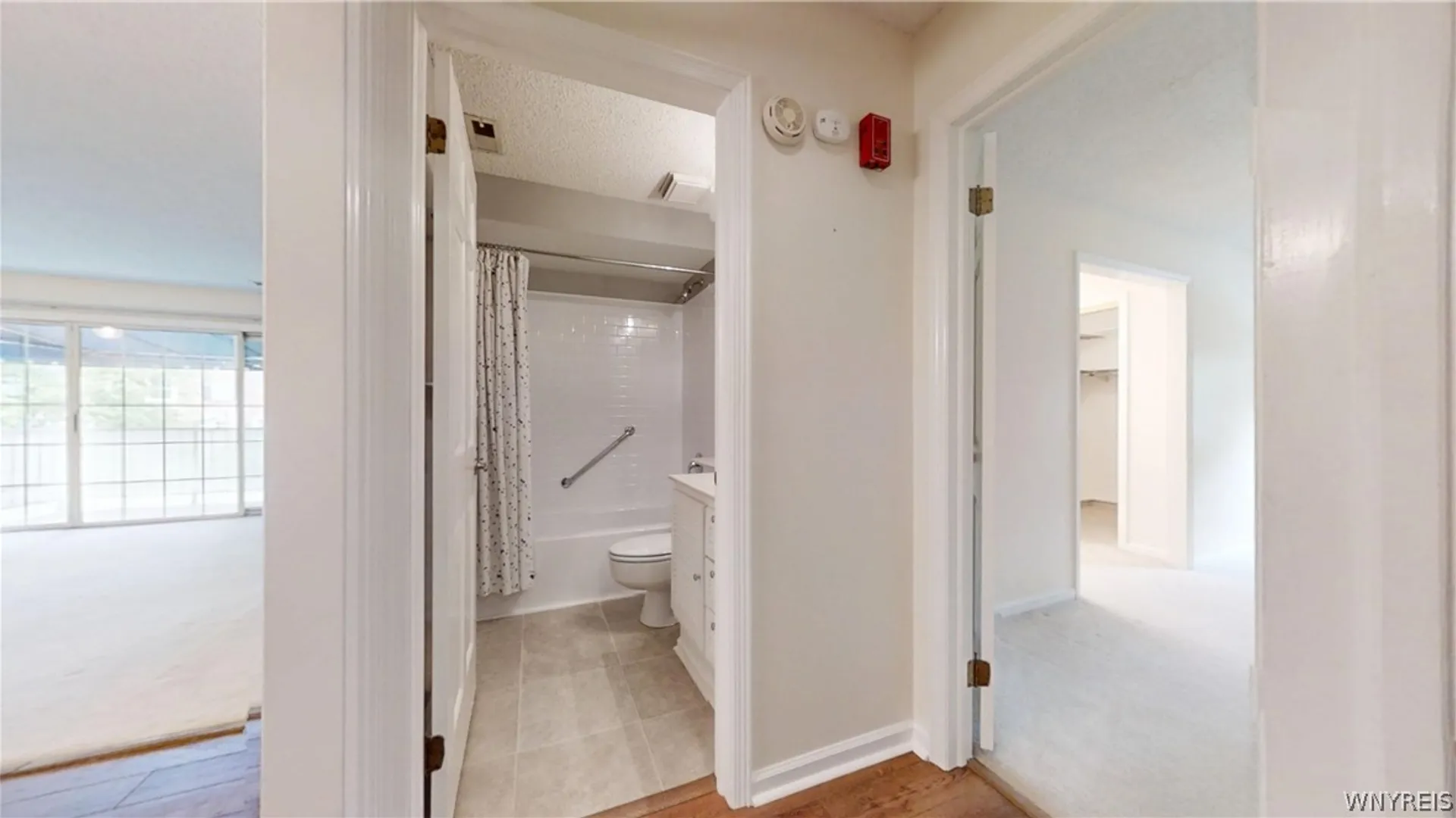 Property at 105 Homer Ln, Amherst, NY 14221 20