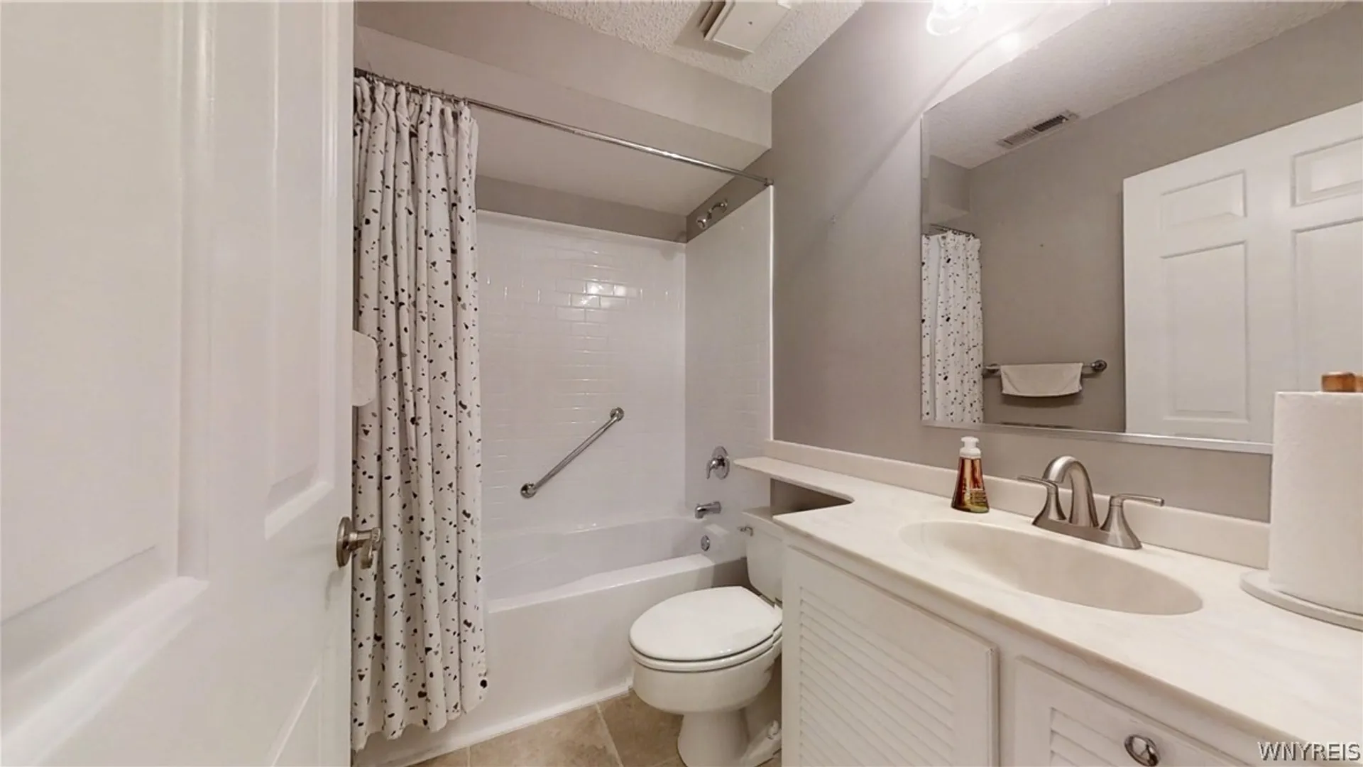 Property at 105 Homer Ln, Amherst, NY 14221 21