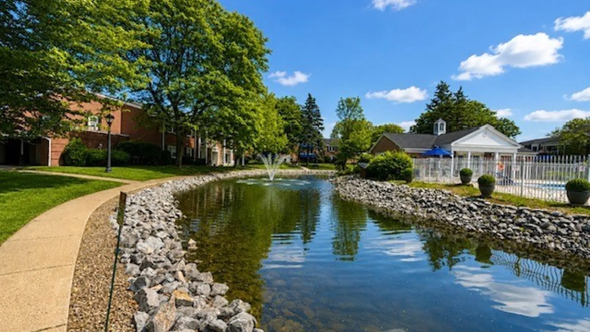 Property at 105 Homer Ln, Amherst, NY 14221 35