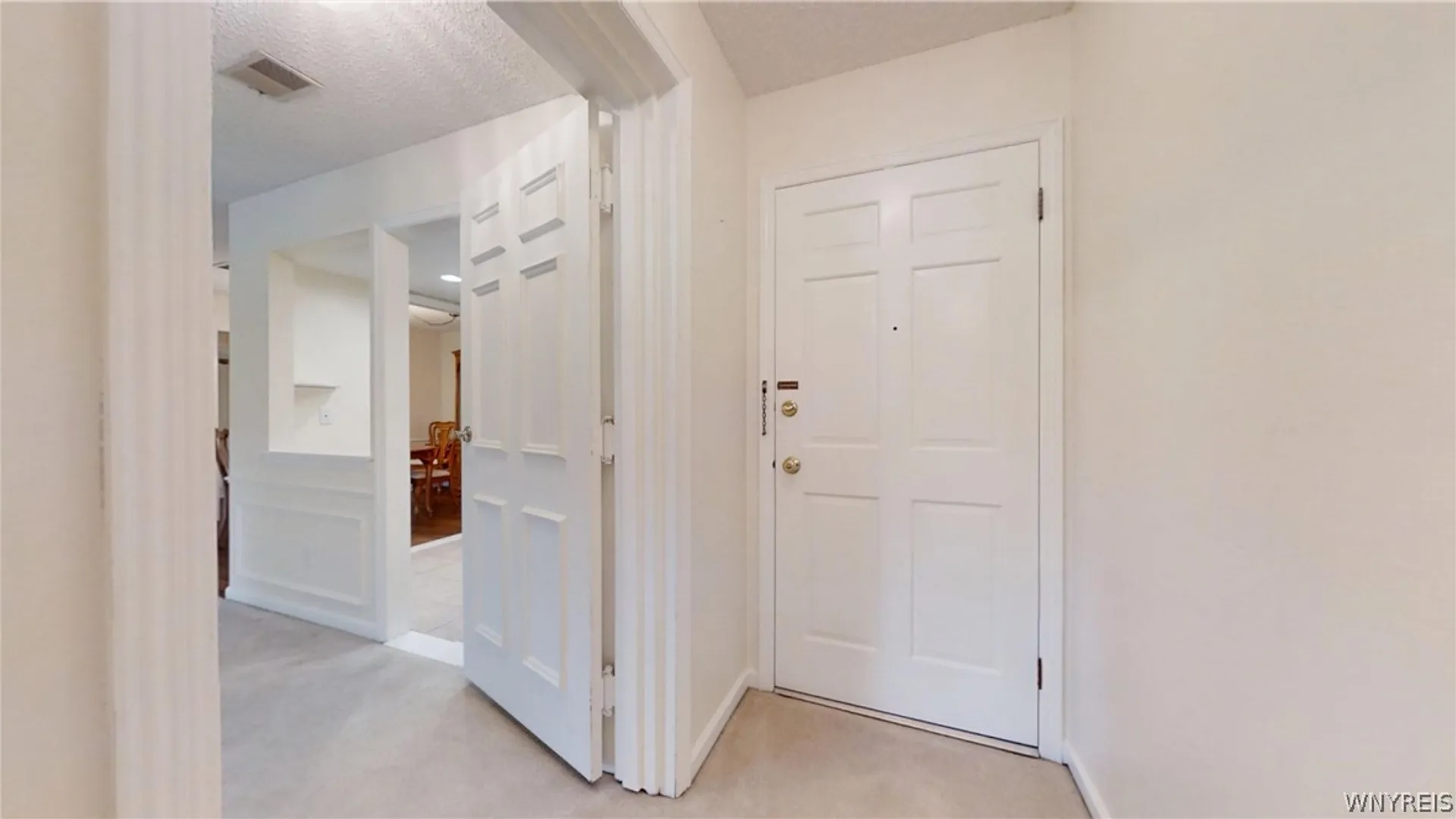 Property at 105 Homer Ln, Amherst, NY 14221 5