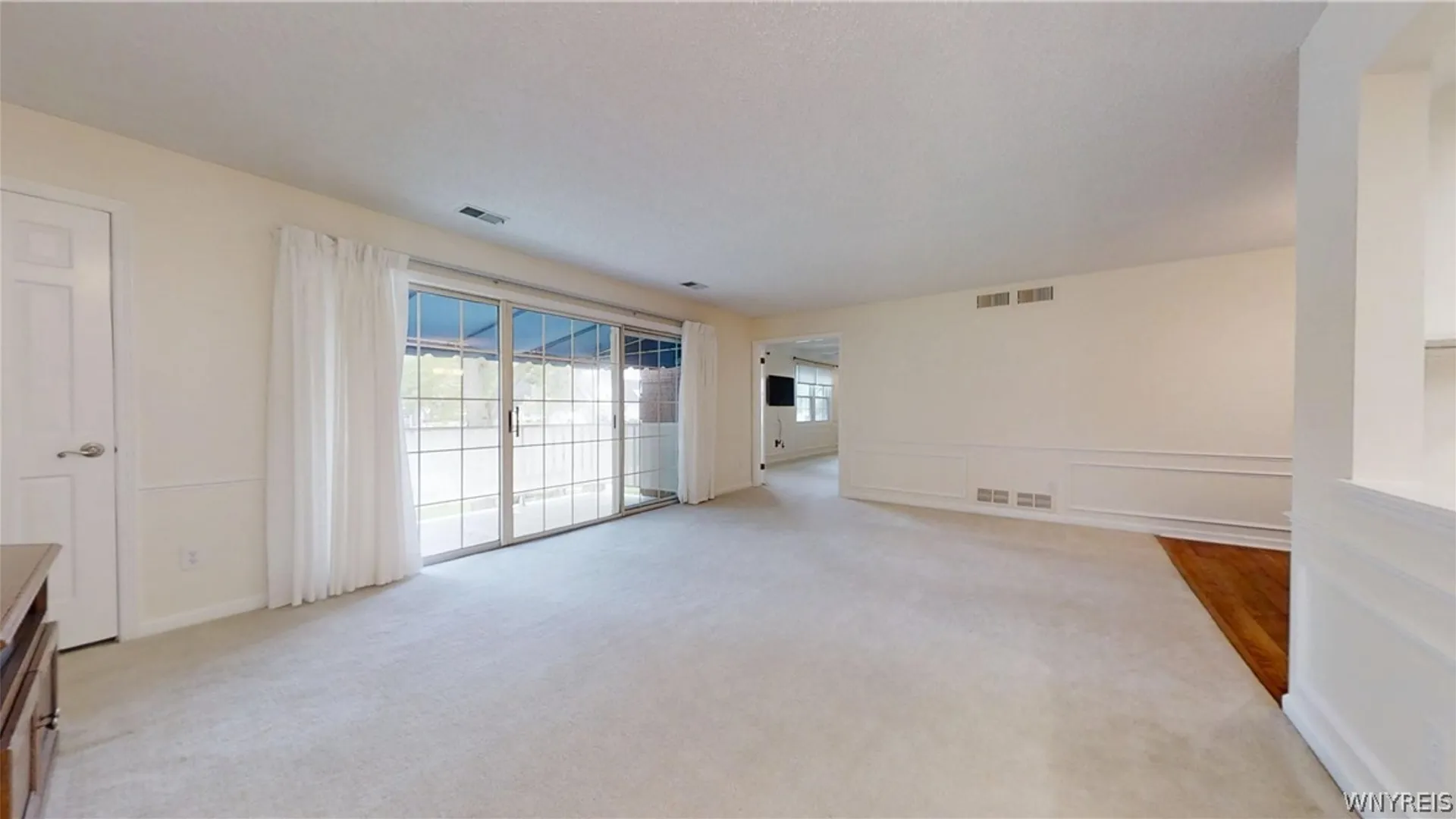 Property at 105 Homer Ln, Amherst, NY 14221 9