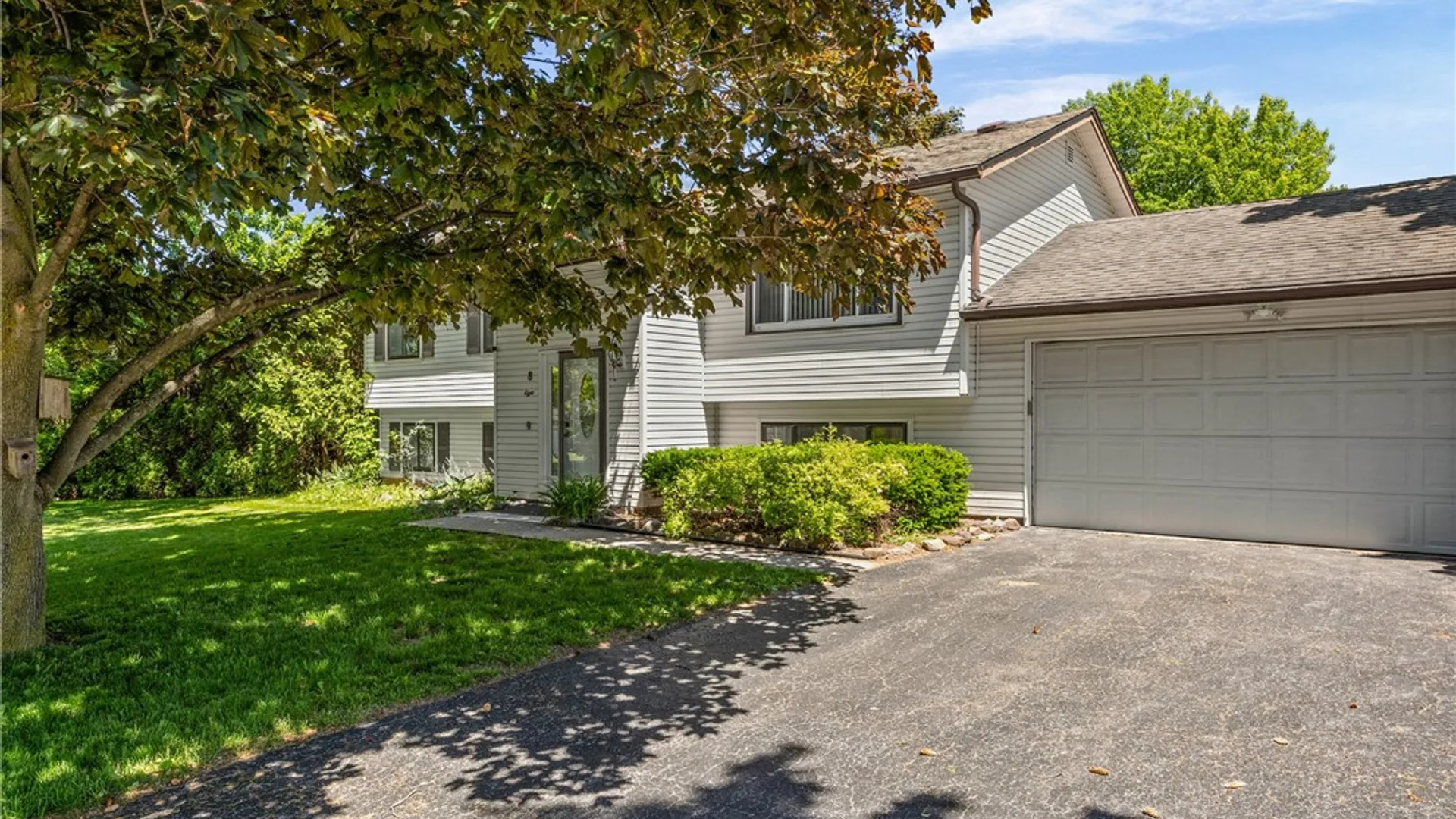 Property at 8 Kinmont Drive, Greece, NY 14612 4